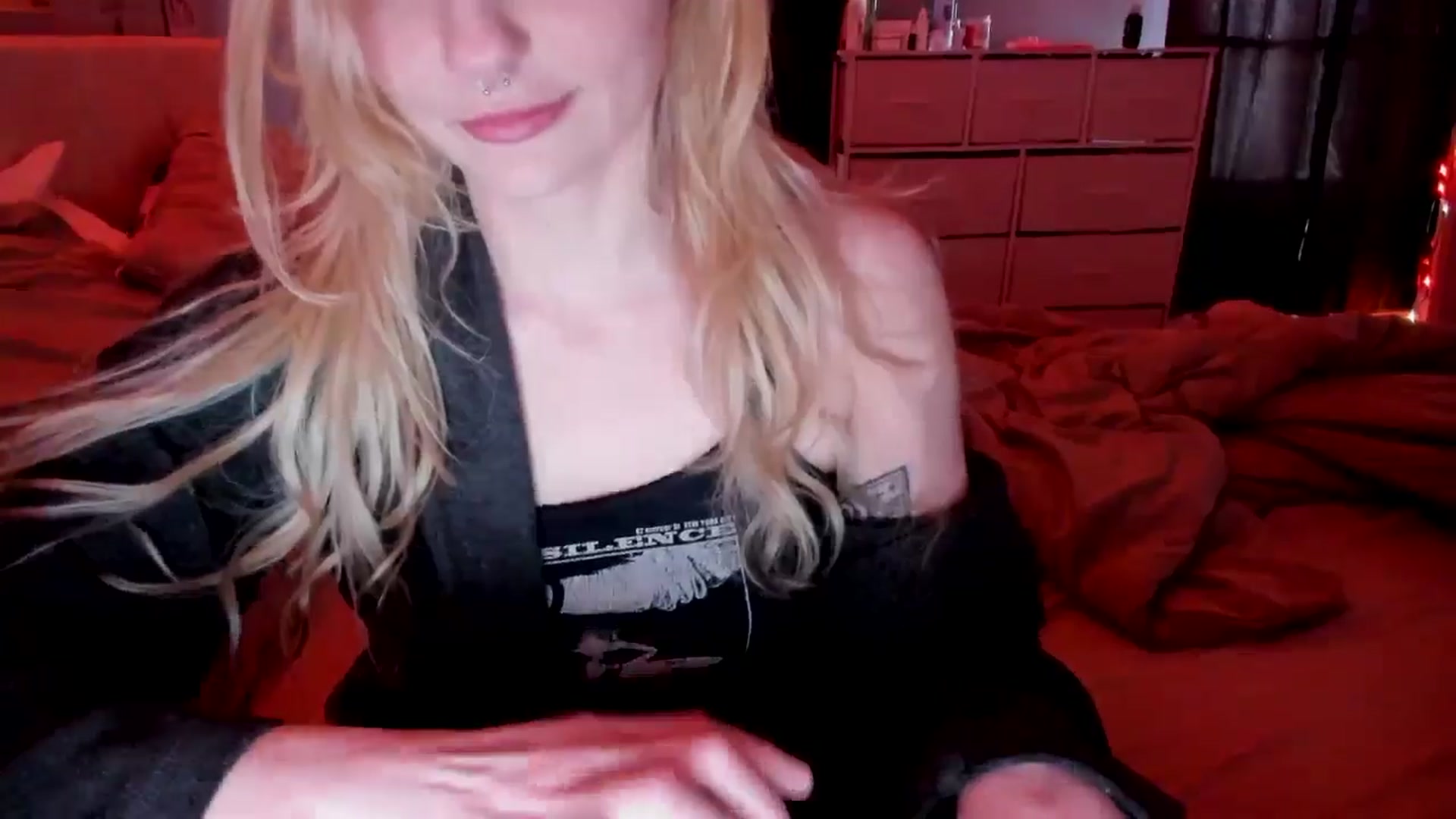 Gallery image thumbnail from DuckChan0's myfreecams stream on, 05/04/2026, 18:04 image 20 of 20