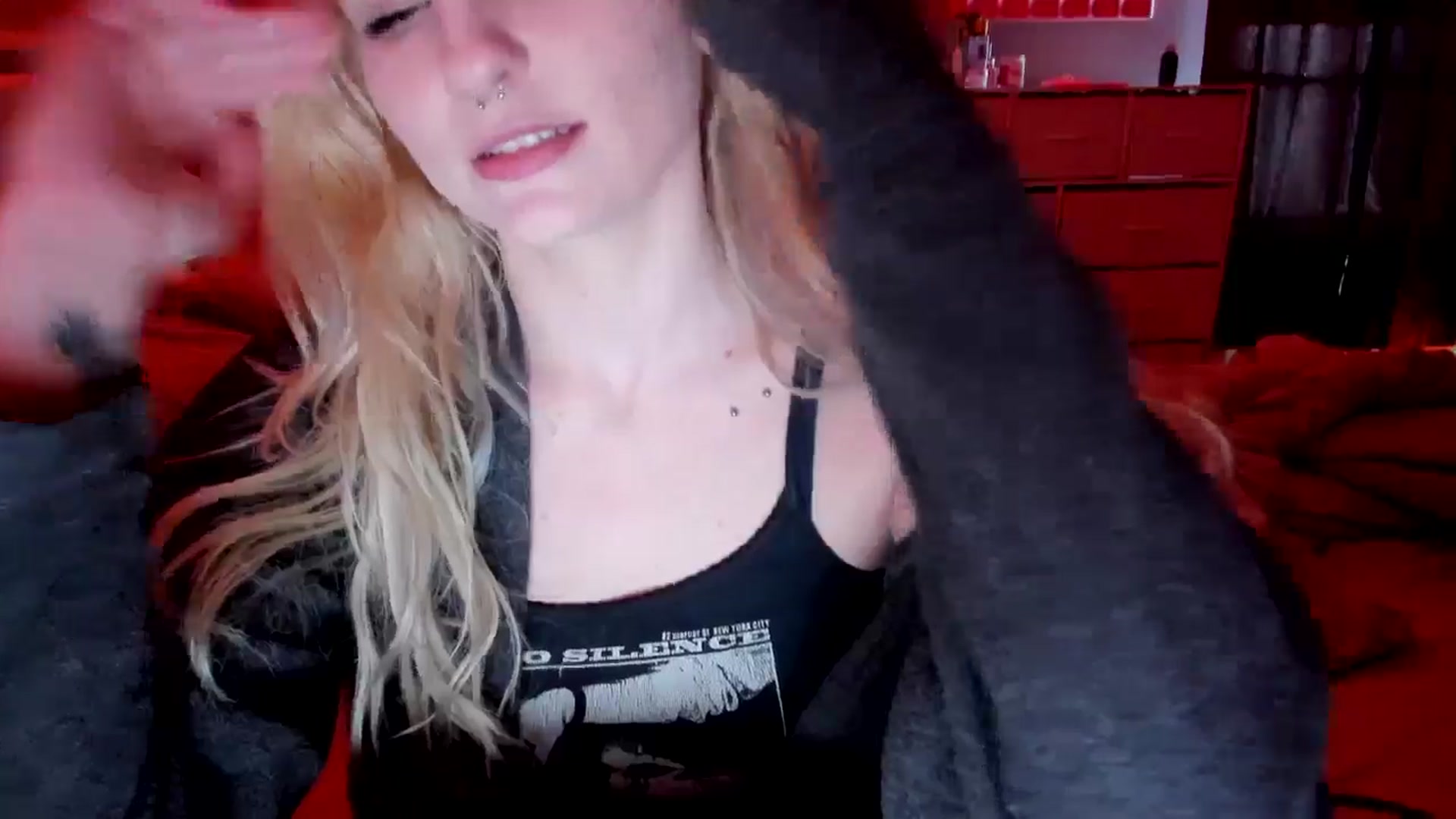 Gallery image thumbnail from DuckChan0's myfreecams stream on, 05/04/2026, 18:04 image 8 of 20