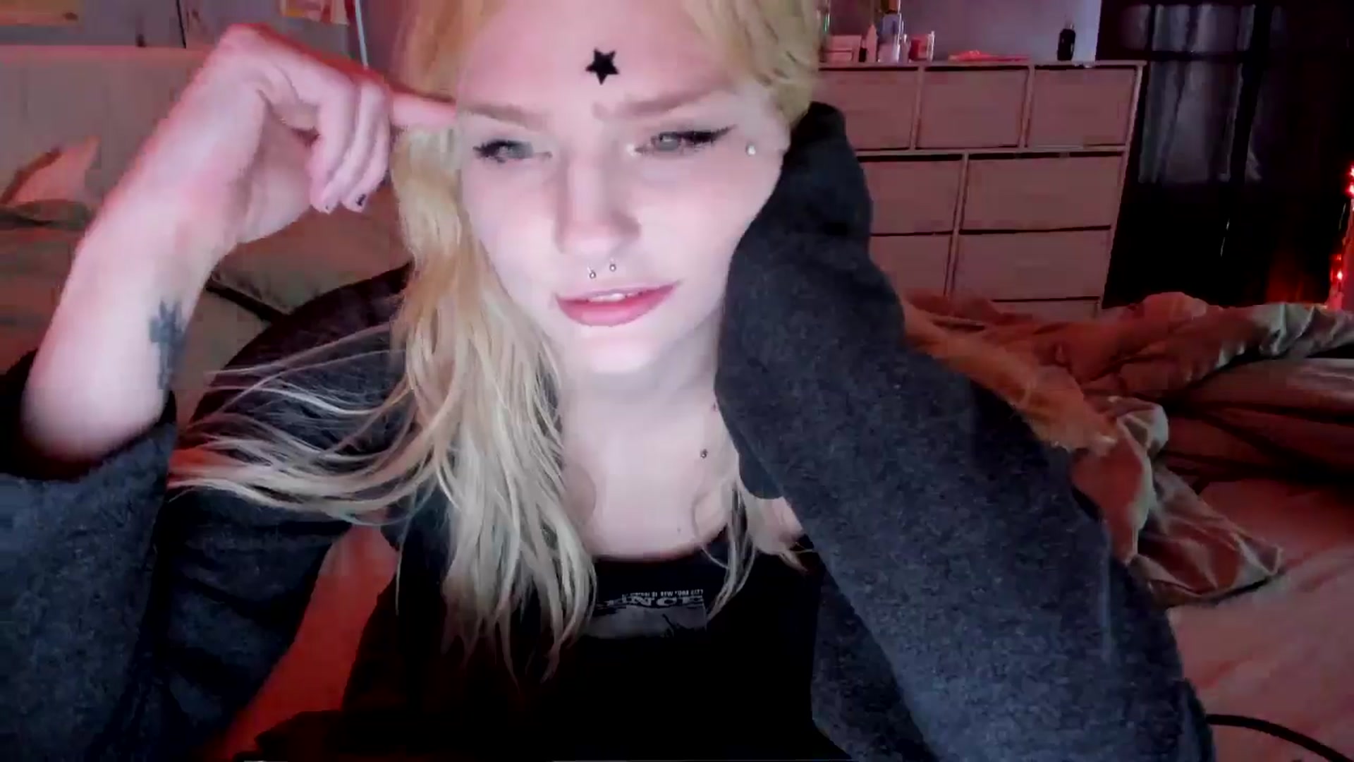 Gallery image thumbnail from DuckChan0's myfreecams stream on, 05/04/2026, 18:04 image 16 of 20