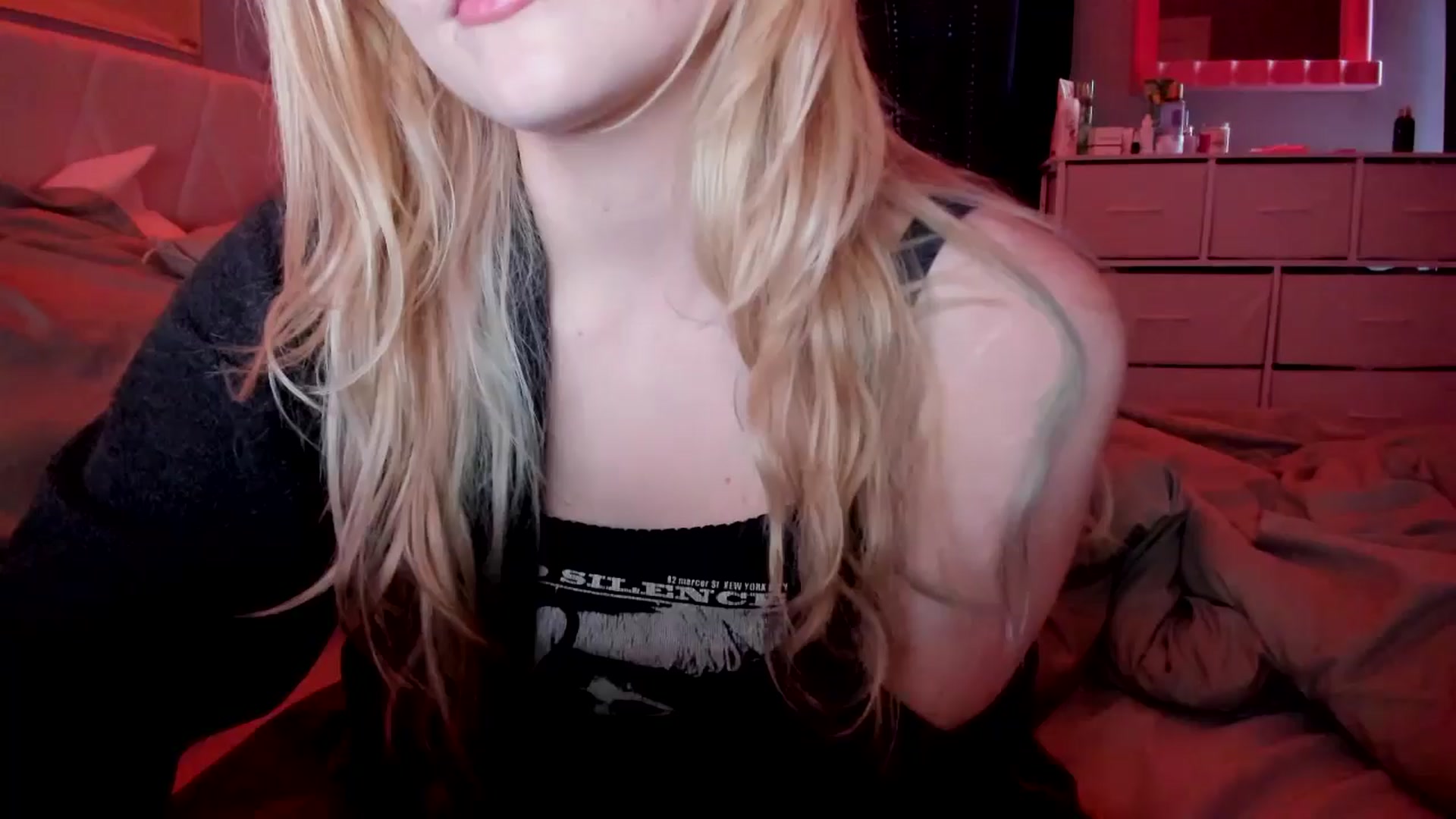 Gallery image thumbnail from DuckChan0's myfreecams stream on, 05/04/2026, 18:04 image 1 of 20