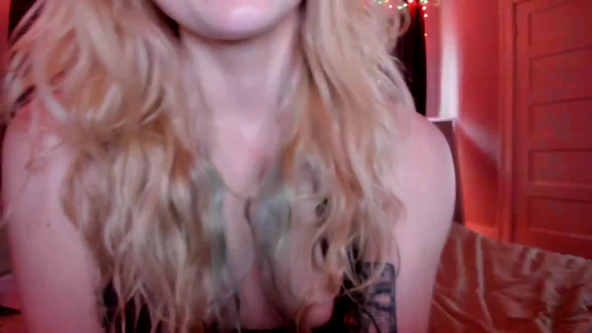Gallery image thumbnail from DuckChan0's myfreecams stream on, 05/06/2026, 16:07 image 14 of 20