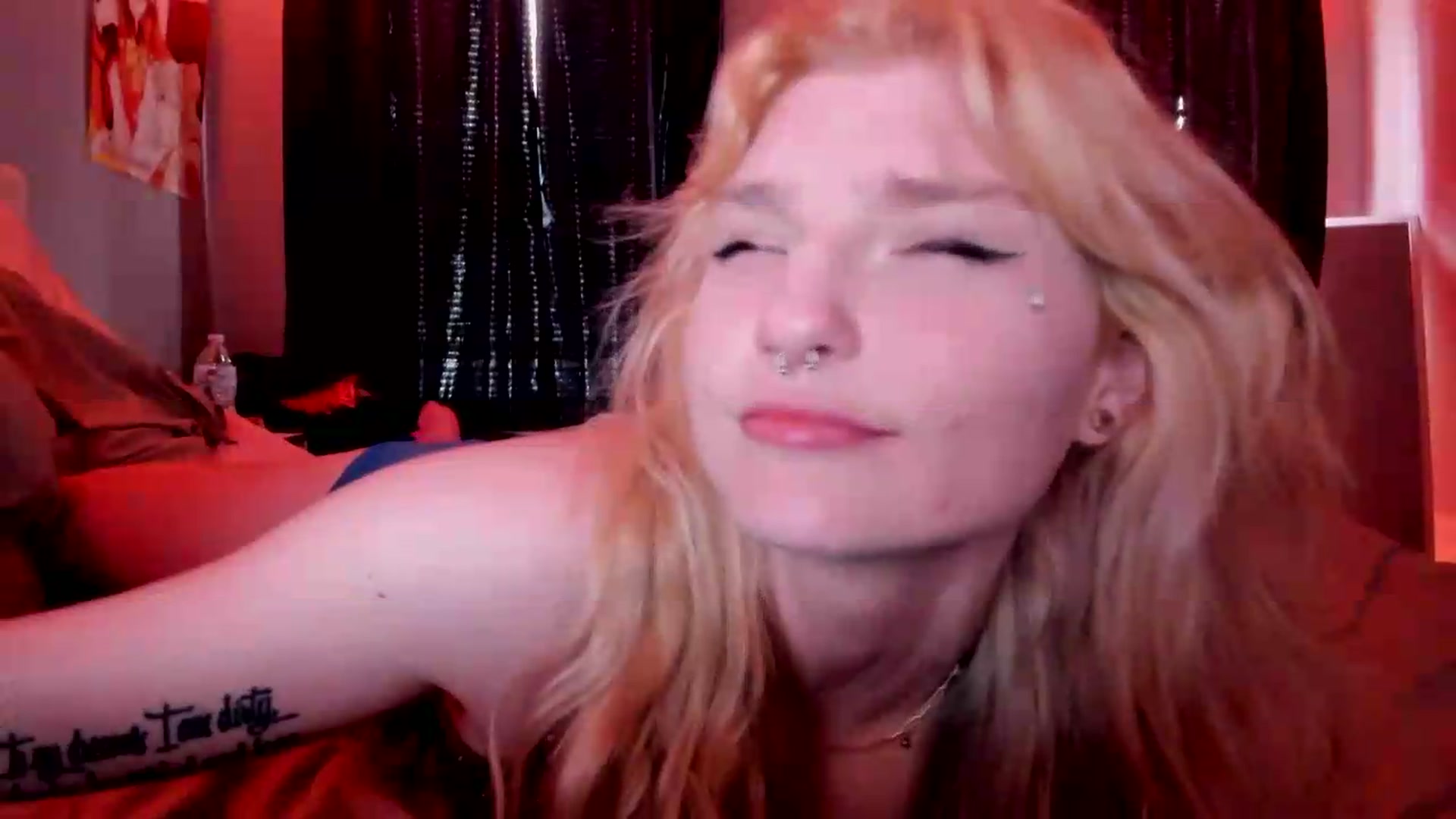 Gallery image thumbnail from DuckChan0's myfreecams stream on, 05/06/2026, 16:07 image 8 of 20