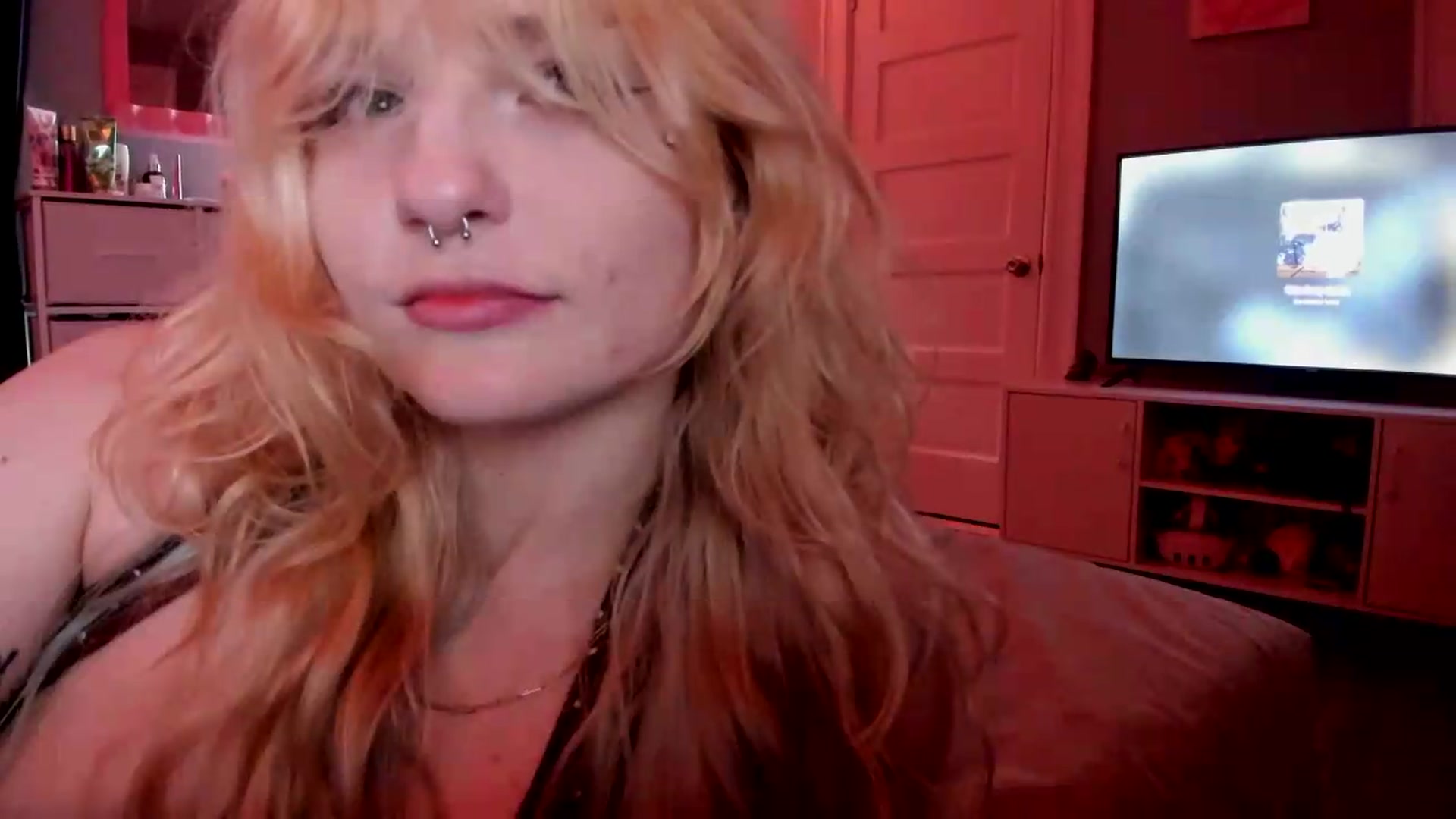 Gallery image thumbnail from DuckChan0's myfreecams stream on, 05/06/2026, 16:07 image 18 of 20
