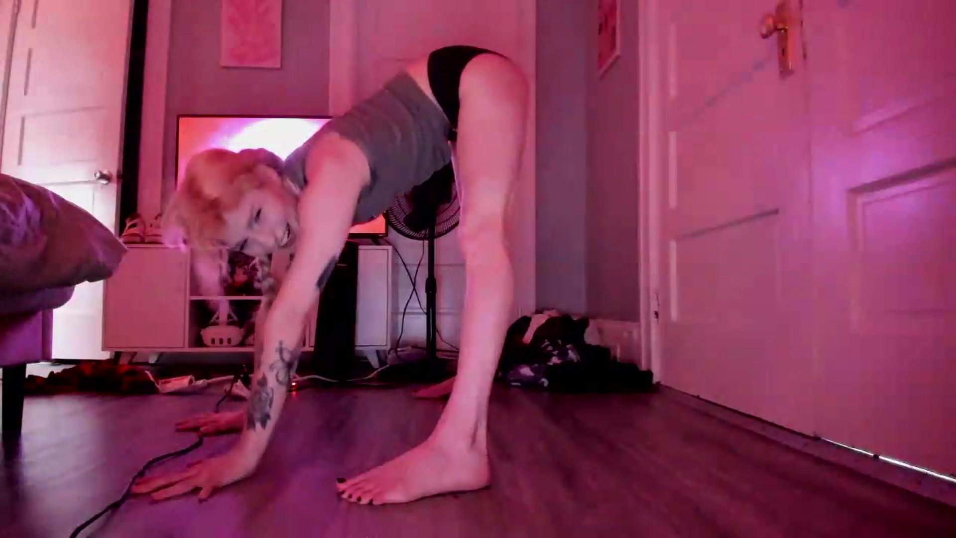 Gallery image thumbnail from DuckChan0's myfreecams stream on, 05/14/2026, 15:30 image 16 of 20