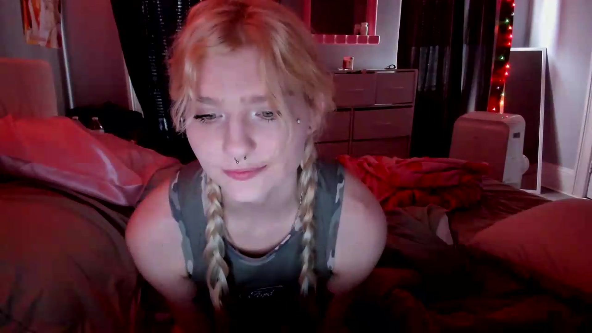 Gallery image thumbnail from DuckChan0's myfreecams stream on, 05/14/2026, 15:30 image 4 of 20