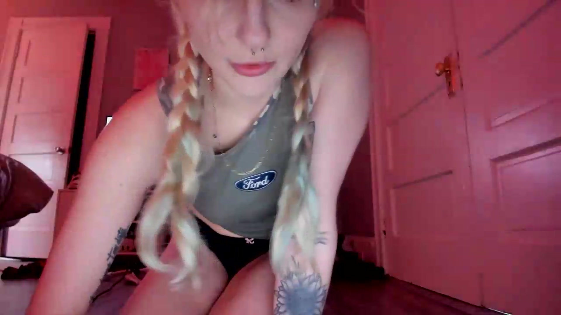 Gallery image thumbnail from DuckChan0's myfreecams stream on, 05/14/2026, 15:30 image 18 of 20