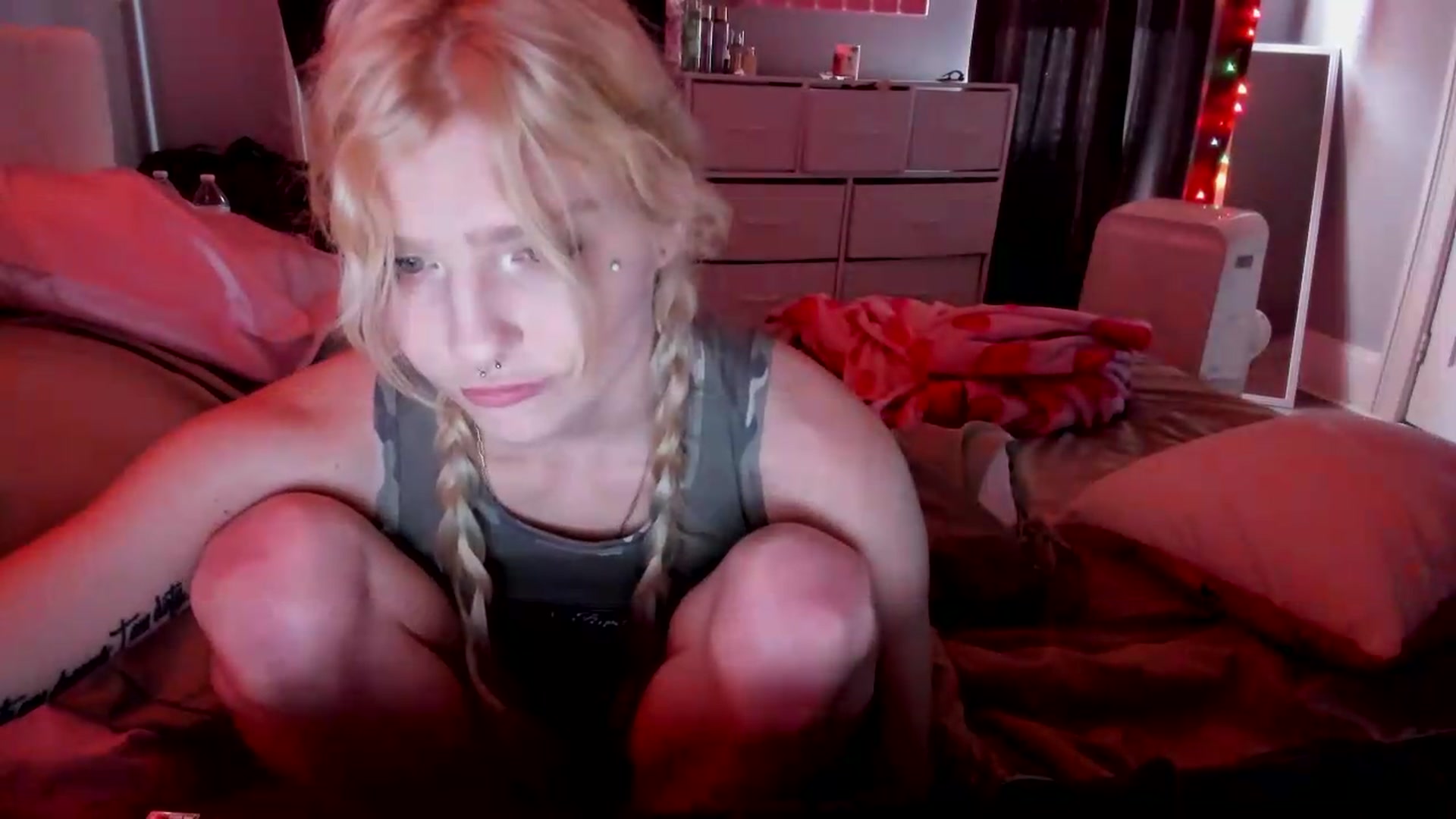 Gallery image thumbnail from DuckChan0's myfreecams stream on, 05/14/2026, 15:30 image 8 of 20