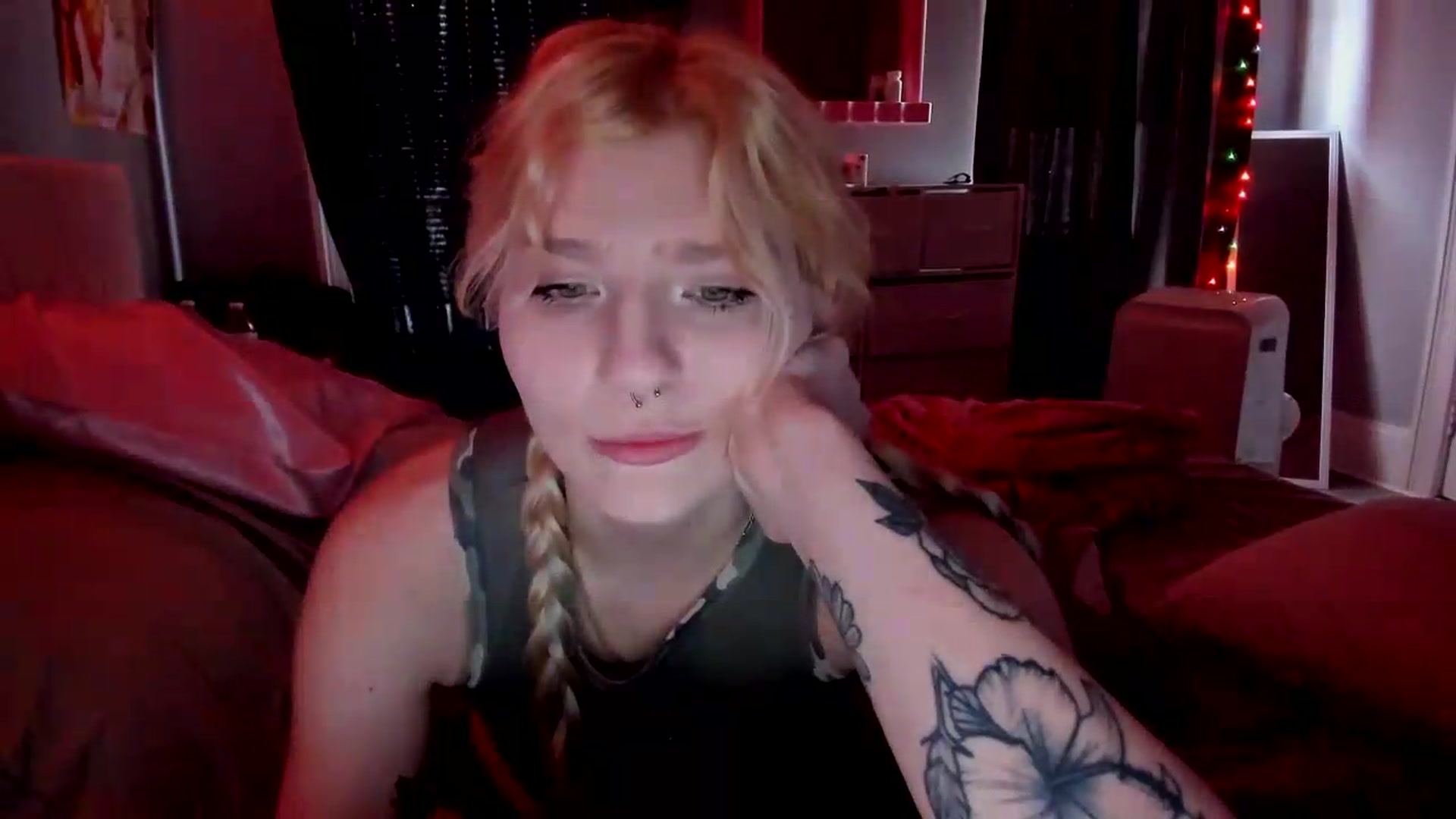 Gallery image thumbnail from DuckChan0's myfreecams stream on, 05/14/2026, 15:30 image 5 of 20