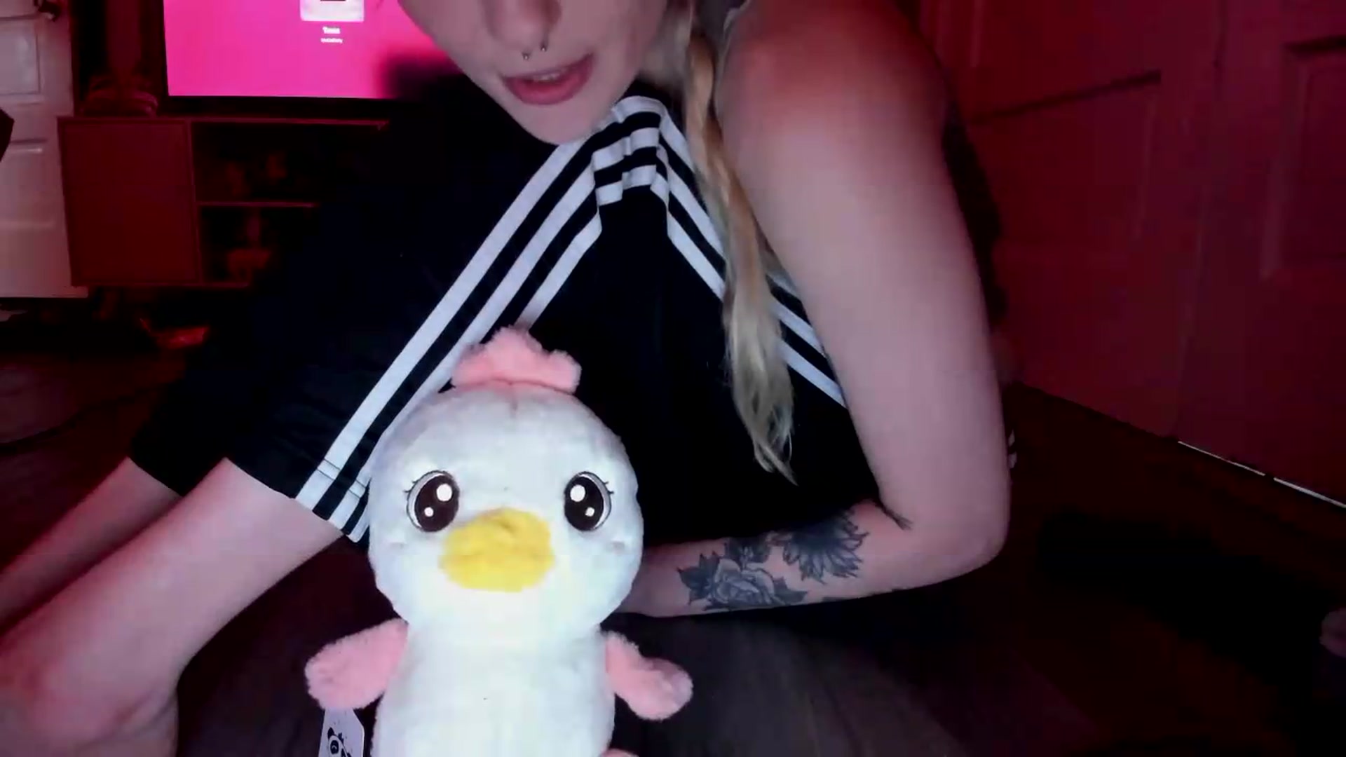 Gallery image thumbnail from DuckChan0's myfreecams stream on, 05/14/2026, 16:39 image 12 of 20