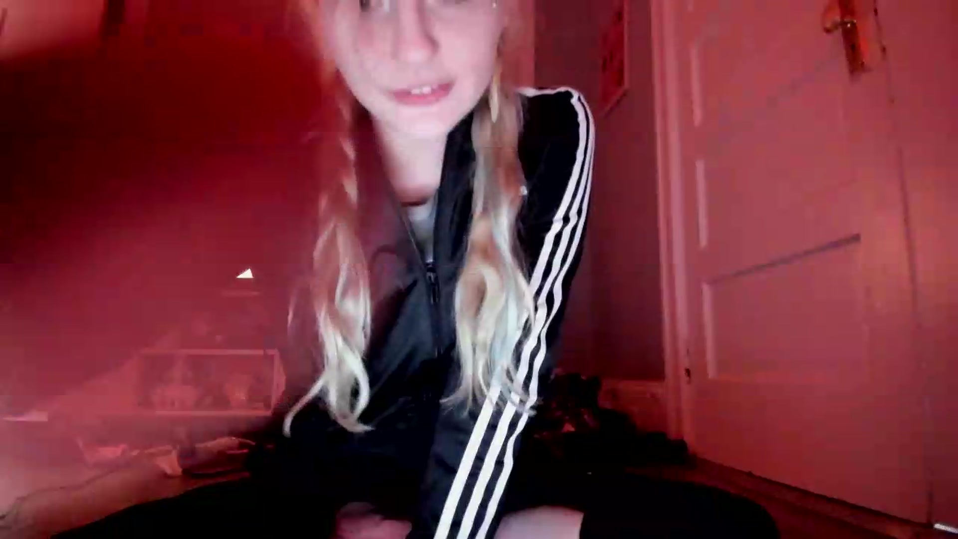 Gallery image thumbnail from DuckChan0's myfreecams stream on, 05/14/2026, 16:39 image 17 of 20
