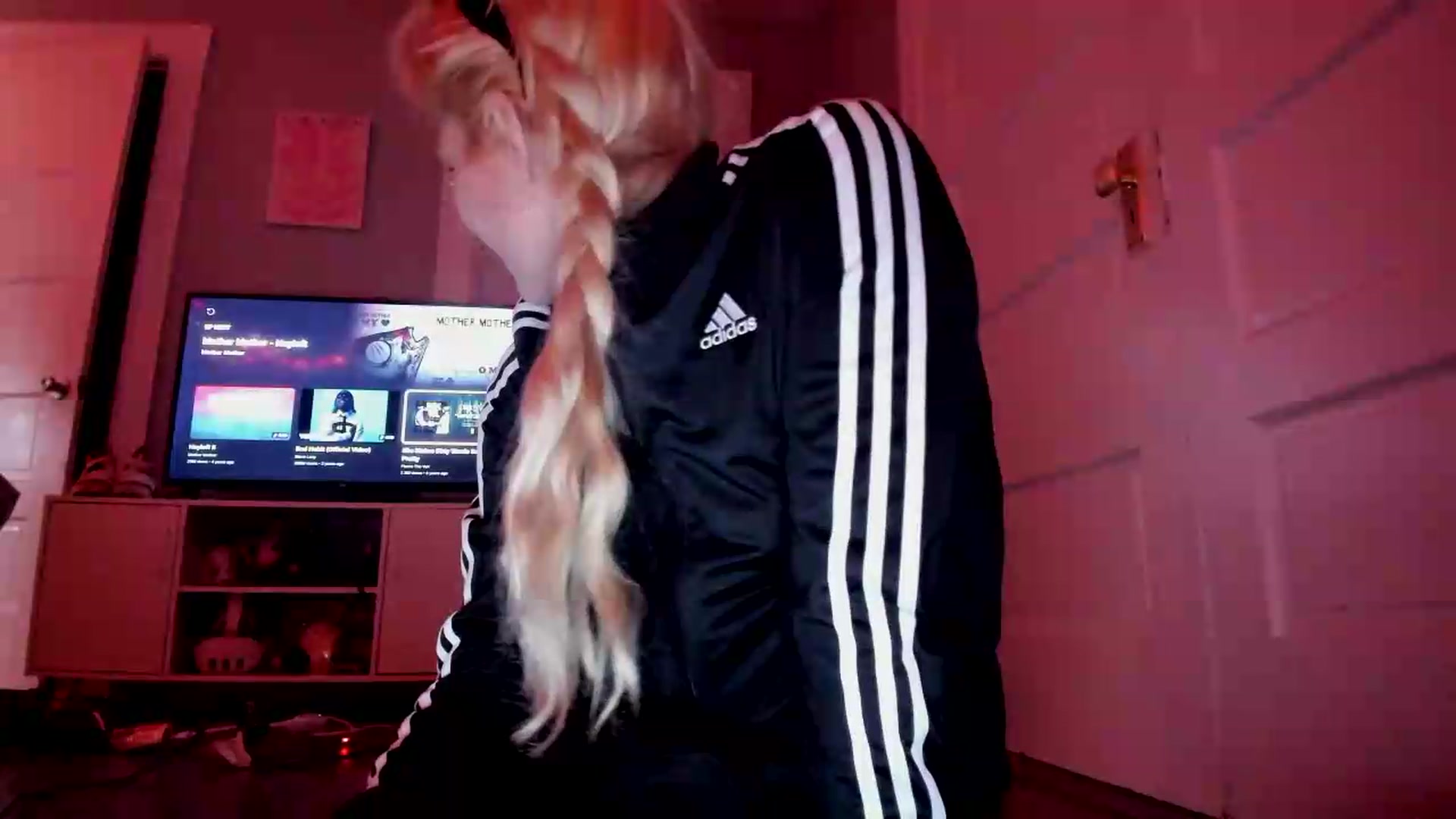 Gallery image thumbnail from DuckChan0's myfreecams stream on, 05/14/2026, 16:39 image 14 of 20