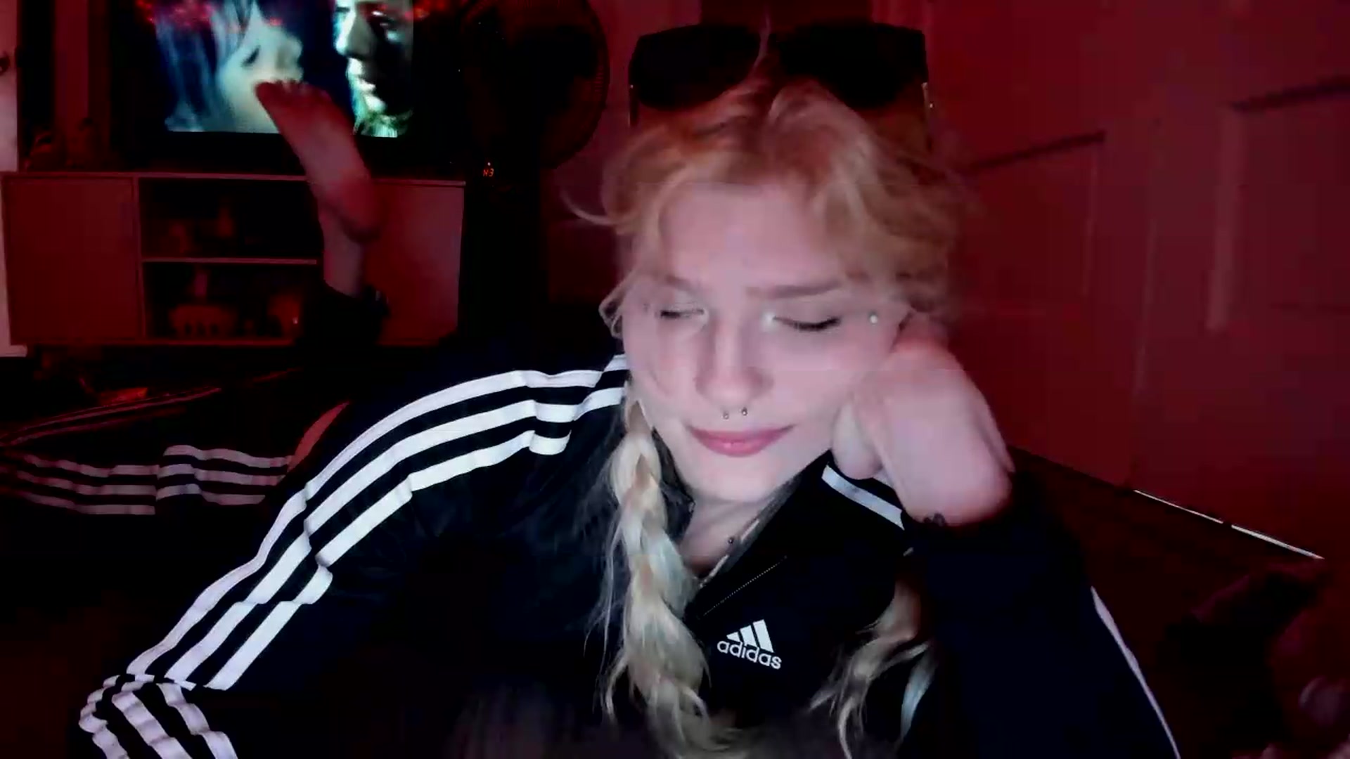 Gallery image thumbnail from DuckChan0's myfreecams stream on, 05/14/2026, 16:39 image 15 of 20