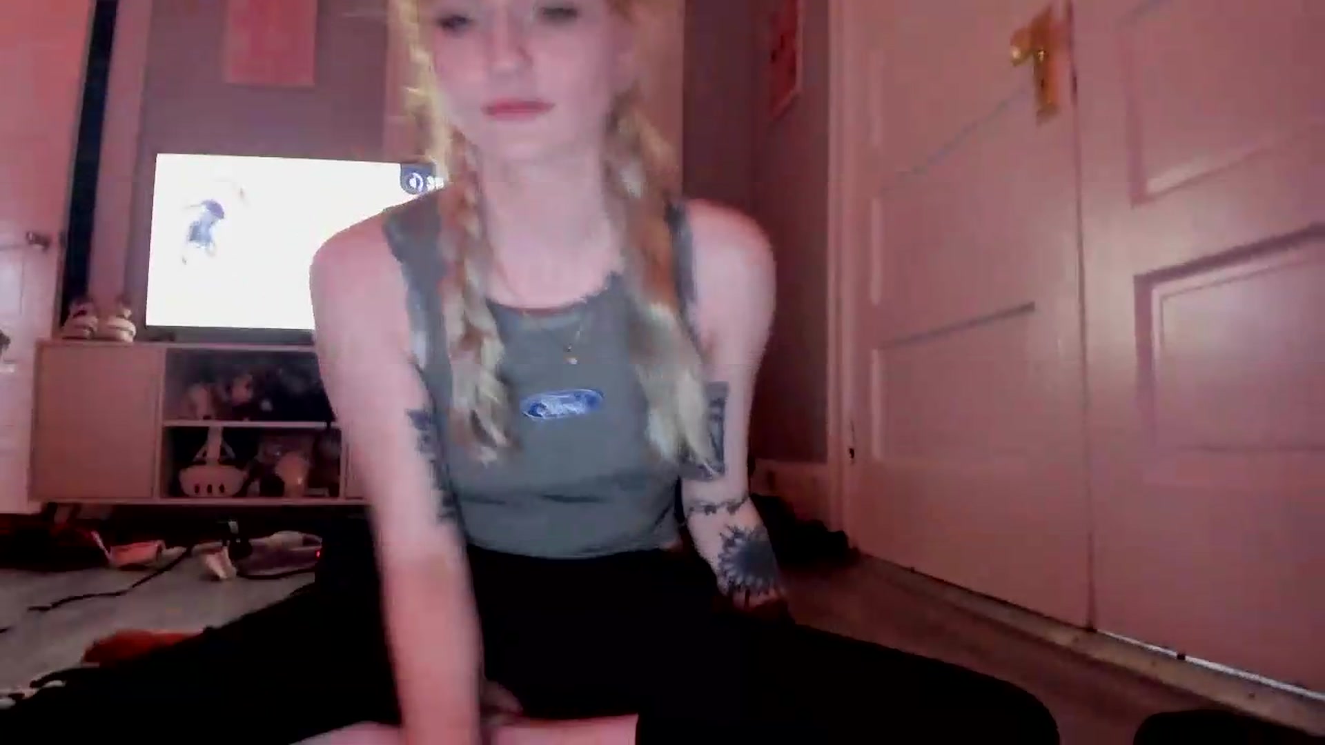 Gallery image thumbnail from DuckChan0's myfreecams stream on, 05/14/2026, 16:39 image 13 of 20