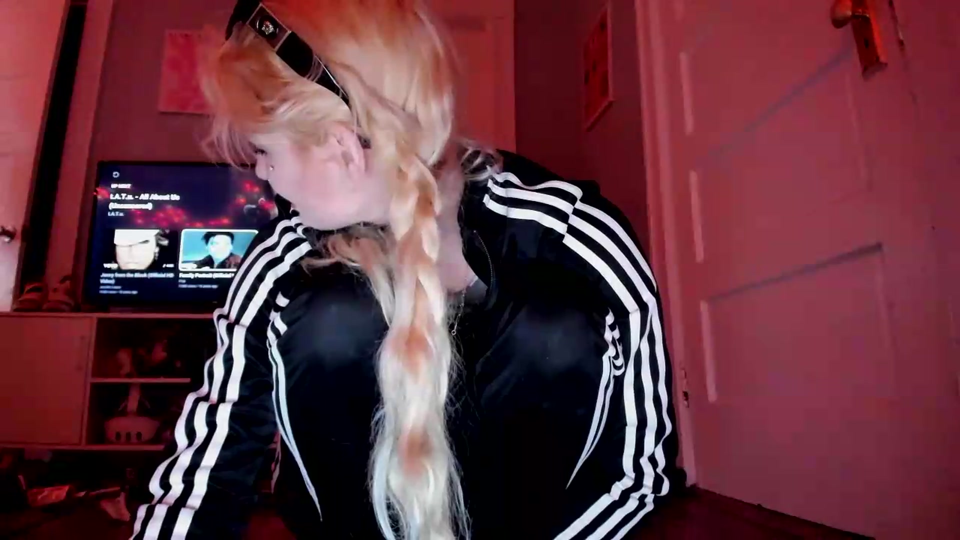 Gallery image thumbnail from DuckChan0's myfreecams stream on, 05/14/2026, 16:39 image 16 of 20