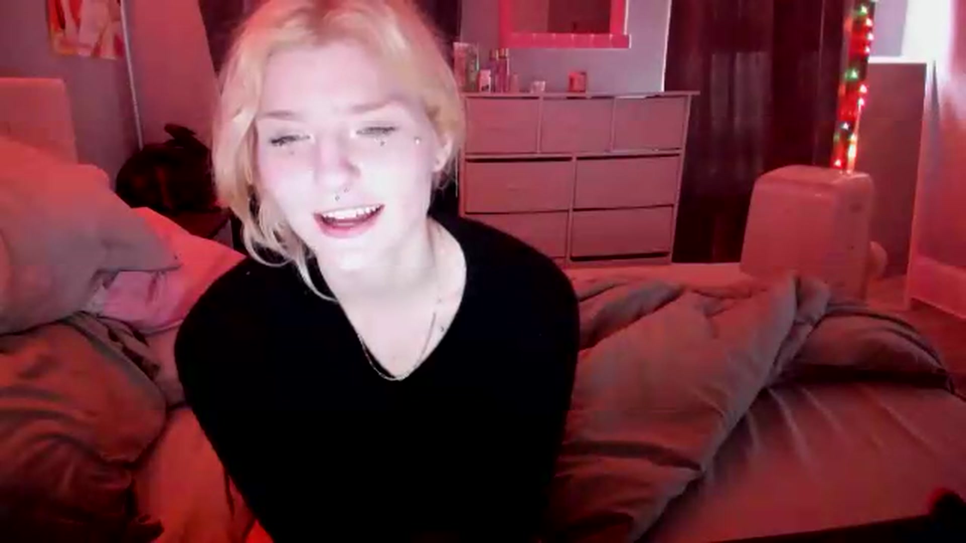 Gallery image thumbnail from DuckChan0's myfreecams stream on, 05/15/2026, 17:12 image 7 of 20
