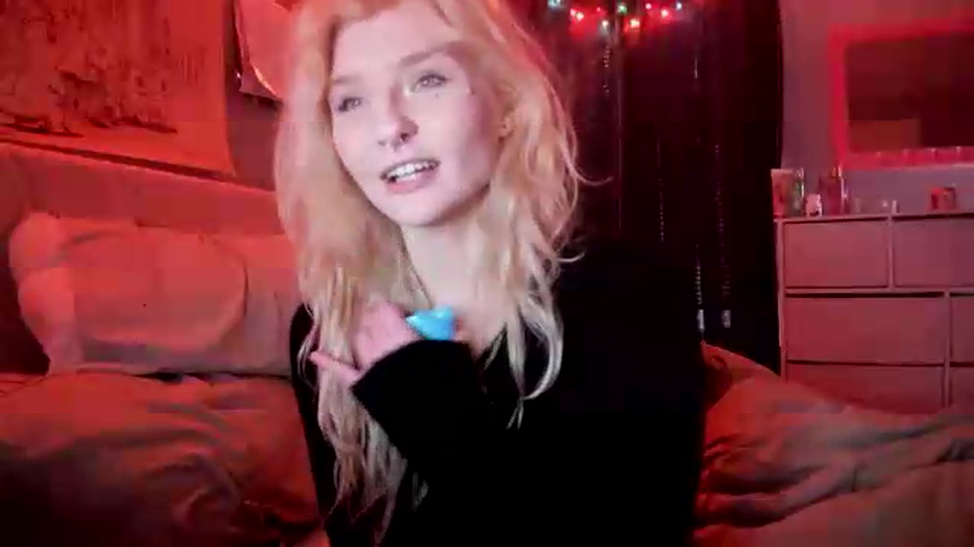 Gallery image thumbnail from DuckChan0's myfreecams stream on, 05/15/2026, 17:12 image 6 of 20