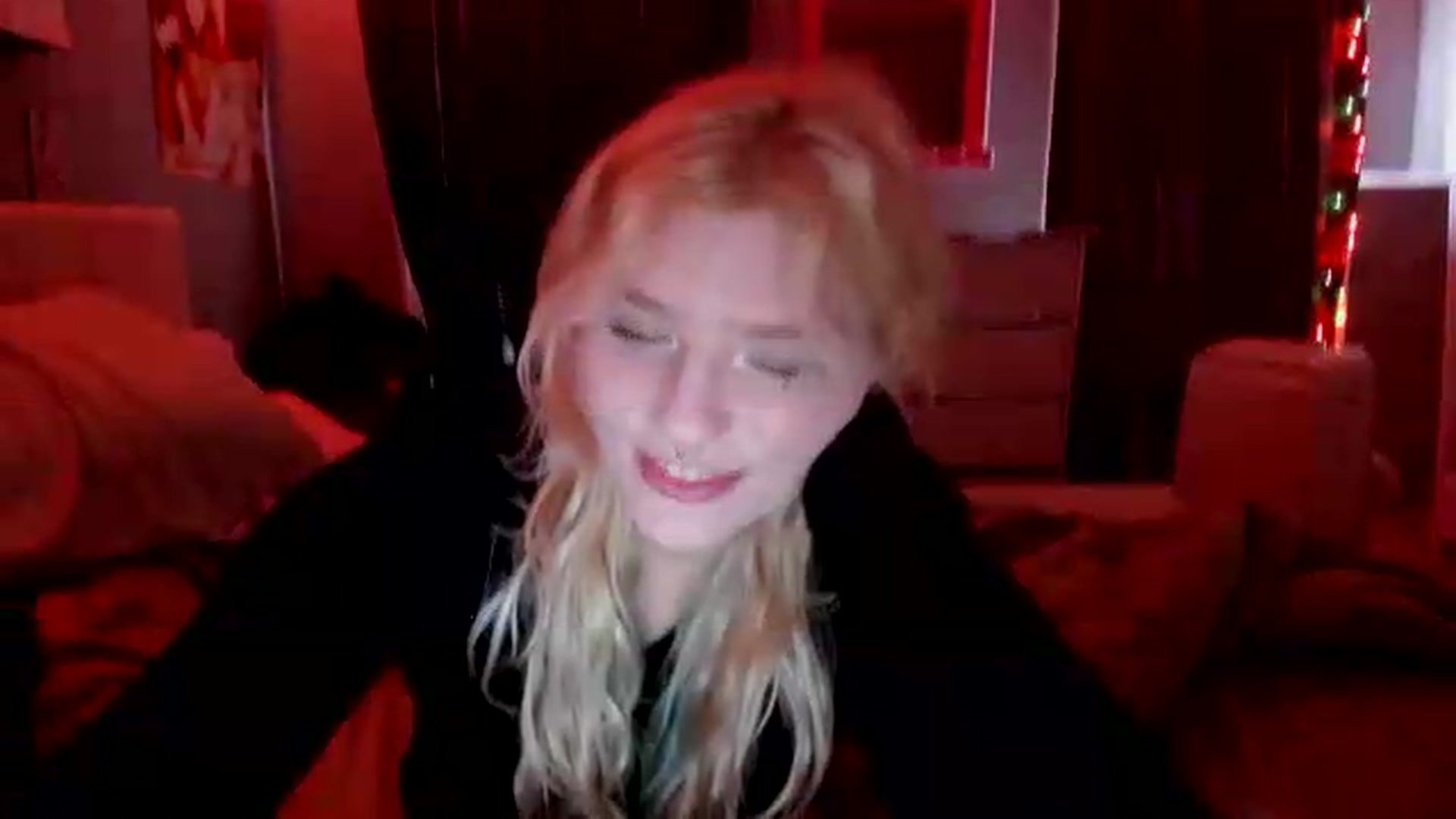 Gallery image thumbnail from DuckChan0's myfreecams stream on, 05/15/2026, 17:12 image 5 of 20