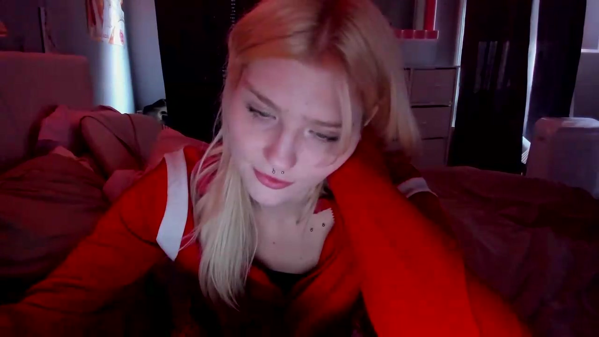 Gallery image thumbnail from DuckChan0's myfreecams stream on, 05/18/2026, 17:01 image 16 of 20