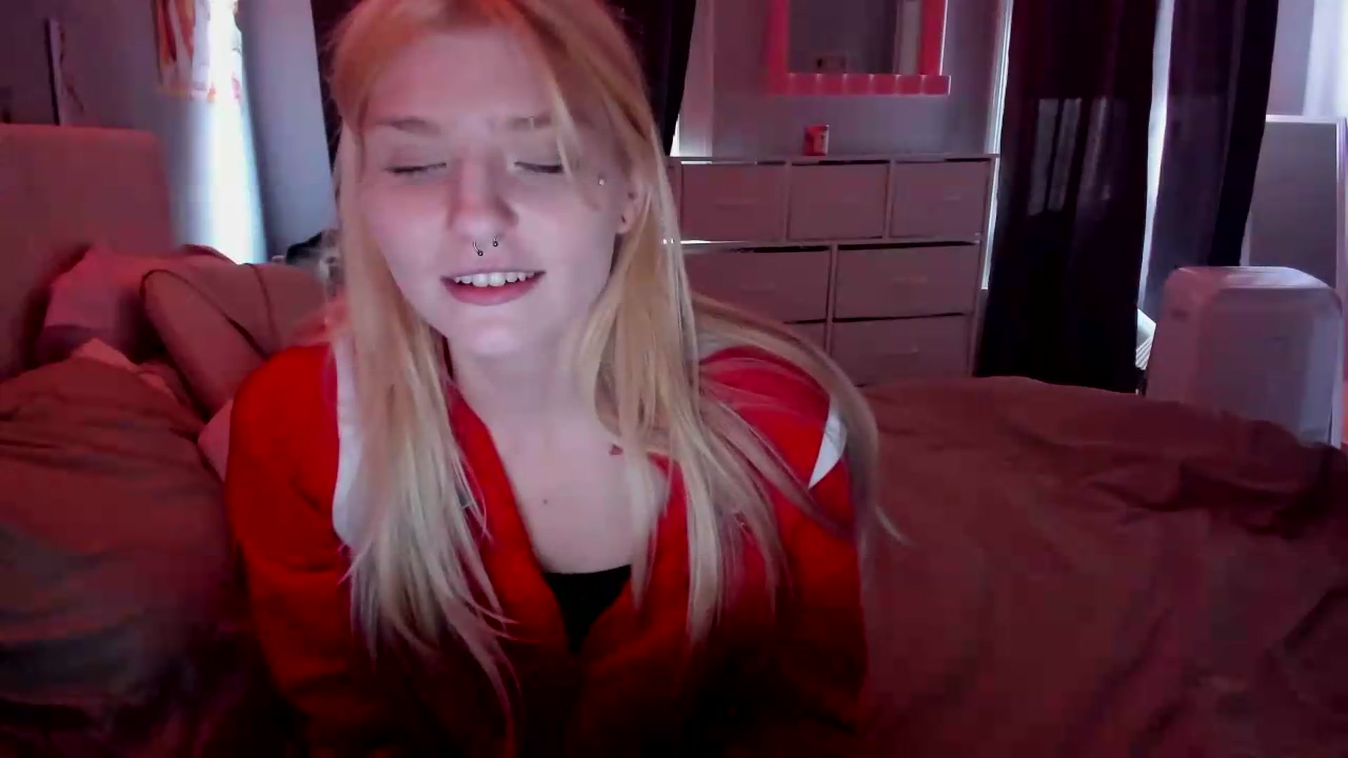Gallery image thumbnail from DuckChan0's myfreecams stream on, 05/18/2026, 17:01 image 9 of 20