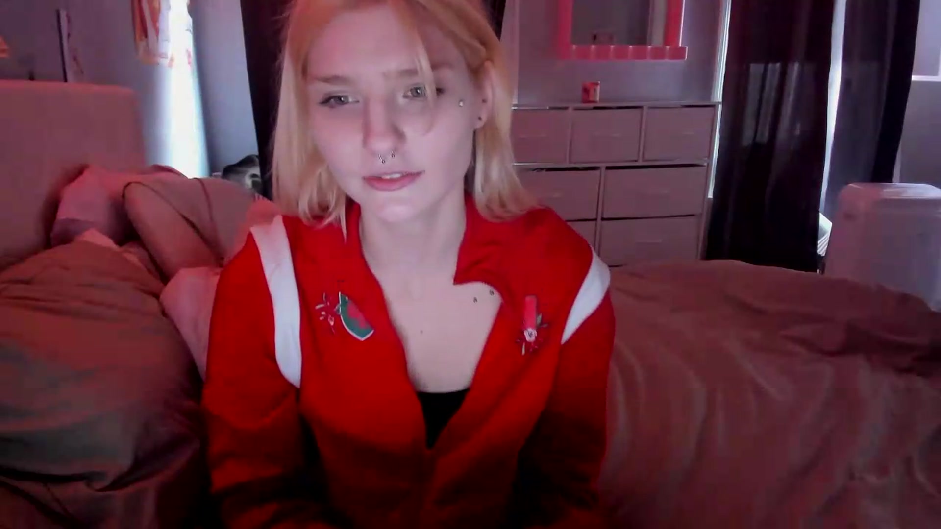 Gallery image thumbnail from DuckChan0's myfreecams stream on, 05/18/2026, 17:01 image 13 of 20