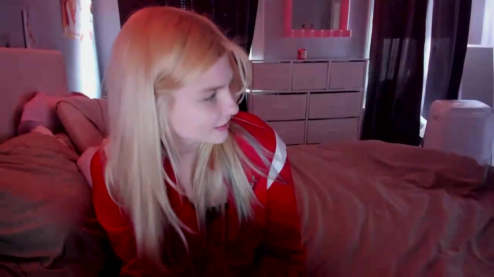 Gallery image thumbnail from DuckChan0's myfreecams stream on, 05/18/2026, 17:01 image 12 of 20