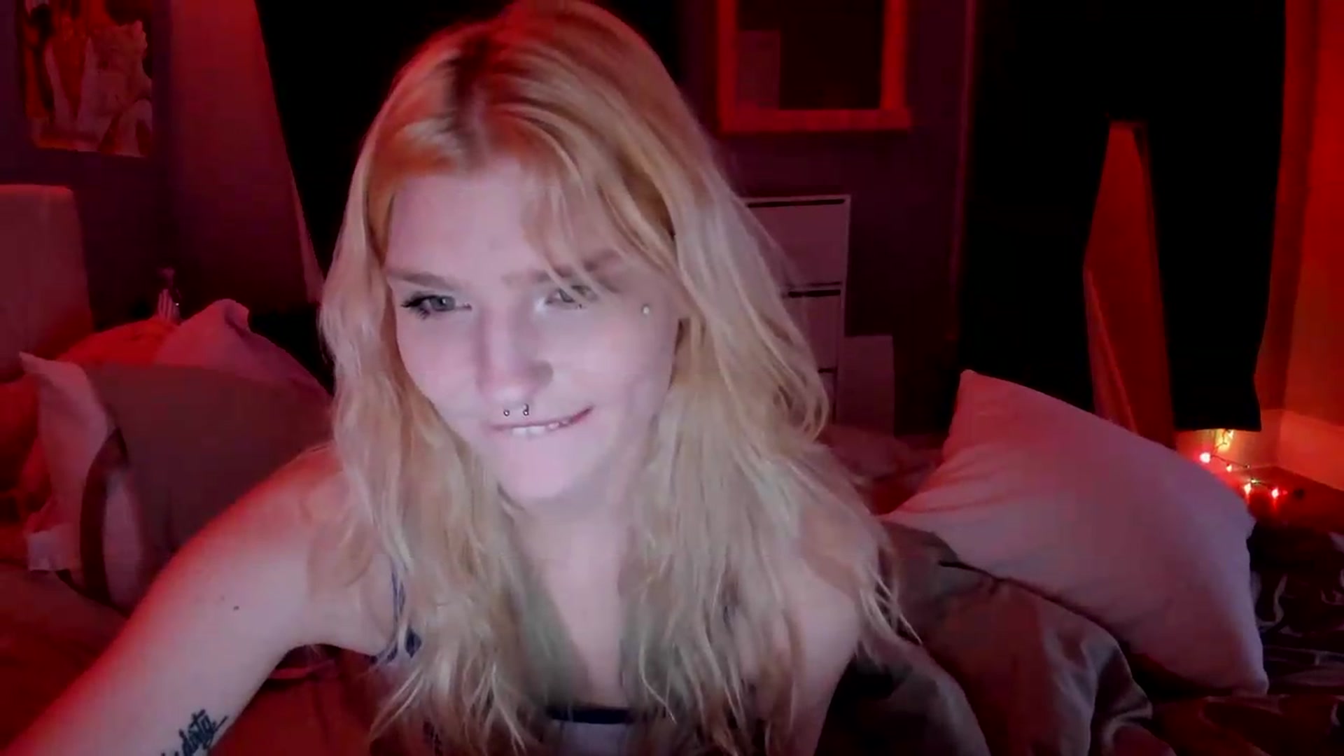 Gallery image thumbnail from DuckChan0's myfreecams stream on, 05/23/2026, 01:23 image 14 of 20