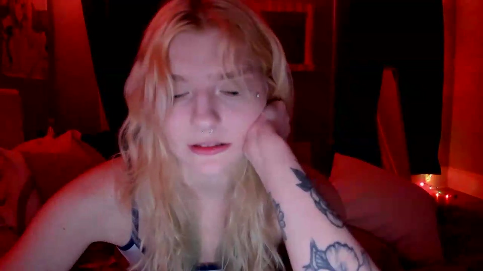 Gallery image thumbnail from DuckChan0's myfreecams stream on, 05/23/2026, 01:23 image 13 of 20
