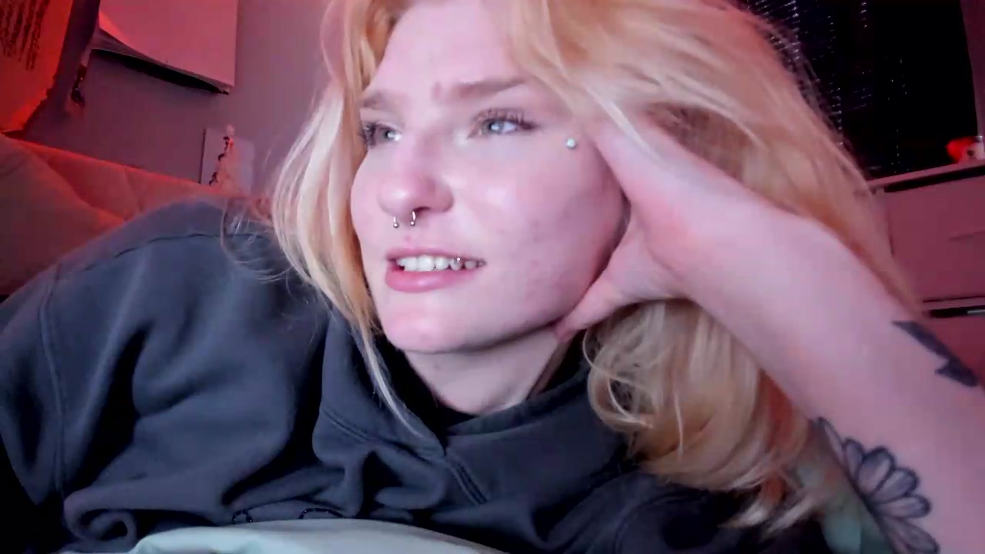 Gallery image thumbnail from DuckChan0's myfreecams stream on, 05/27/2026, 17:59 image 20 of 20