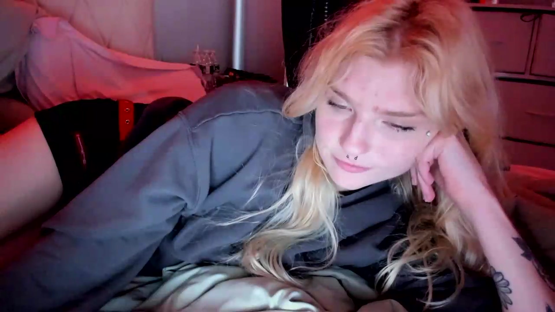 Gallery image thumbnail from DuckChan0's myfreecams stream on, 05/27/2026, 17:59 image 19 of 20