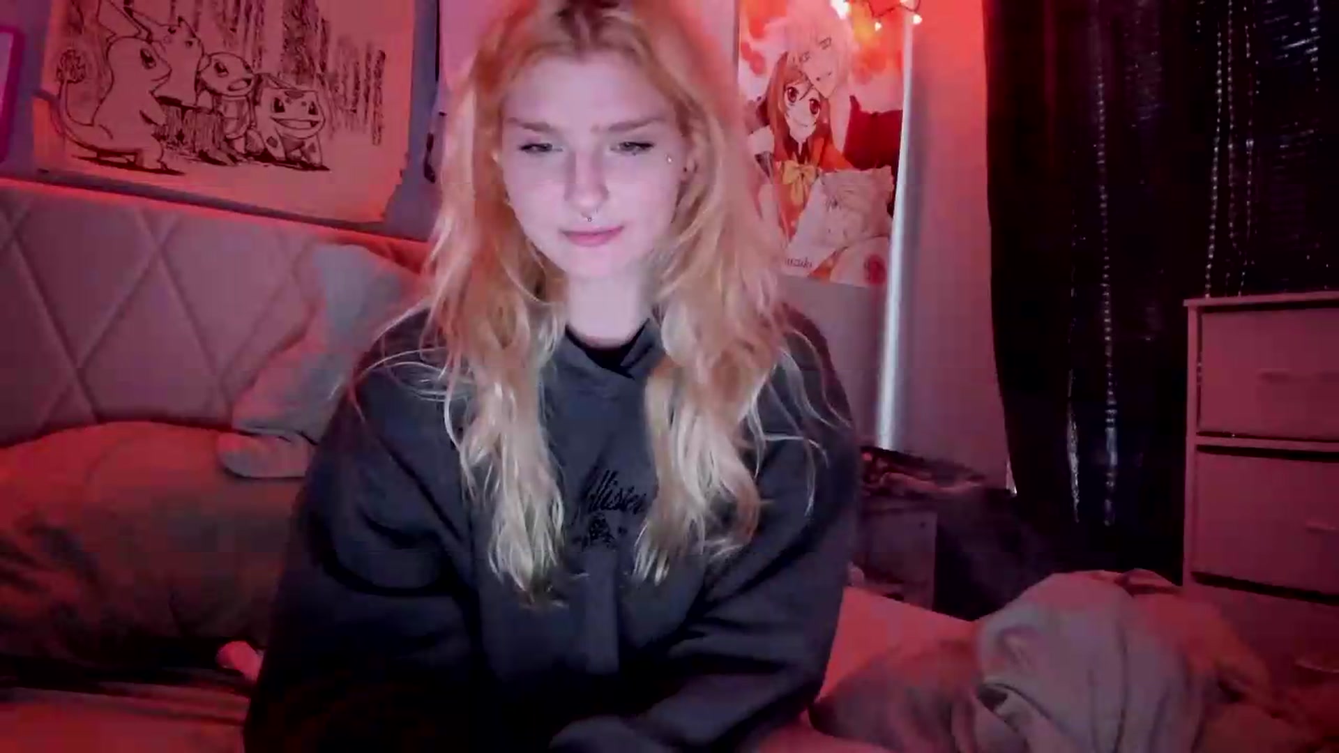 Gallery image thumbnail from DuckChan0's myfreecams stream on, 05/27/2026, 17:59 image 14 of 20