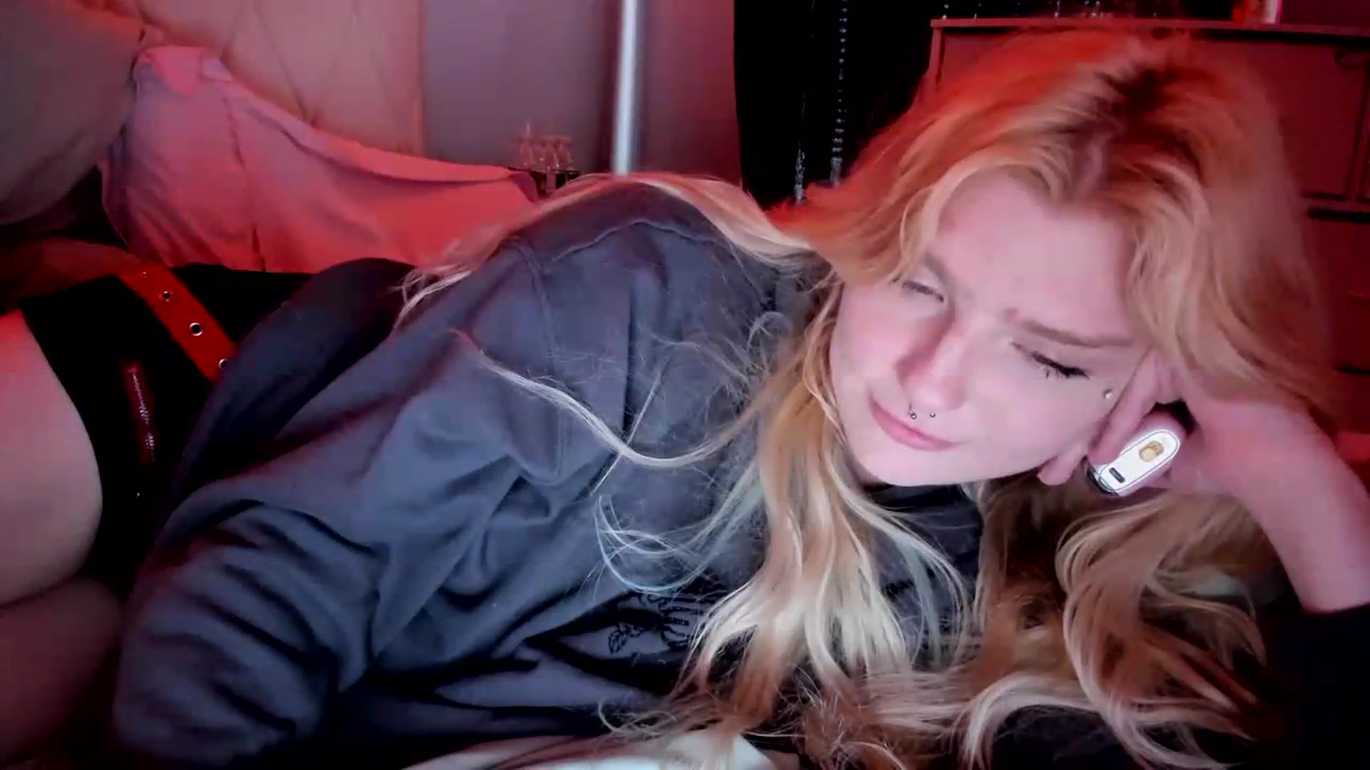 Gallery image thumbnail from DuckChan0's myfreecams stream on, 05/27/2026, 17:59 image 18 of 20