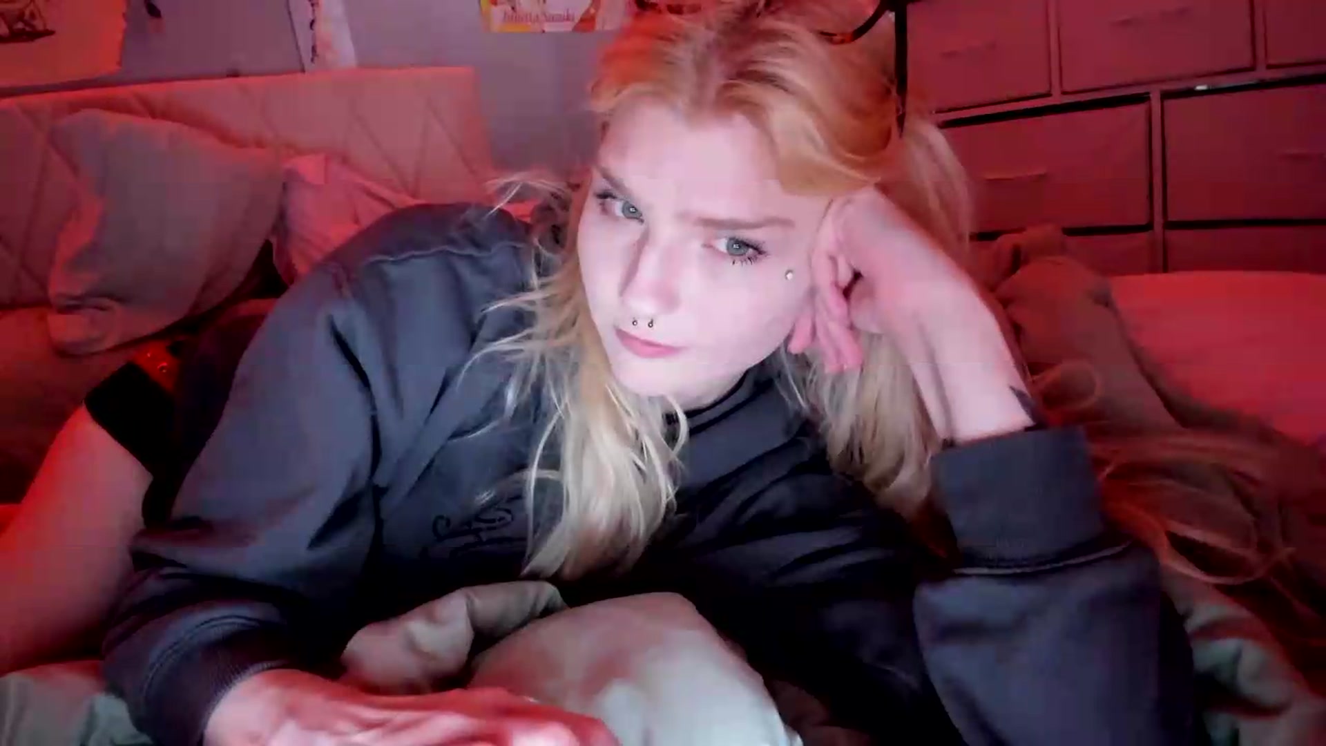 Gallery image thumbnail from DuckChan0's myfreecams stream on, 05/27/2026, 17:59 image 6 of 20