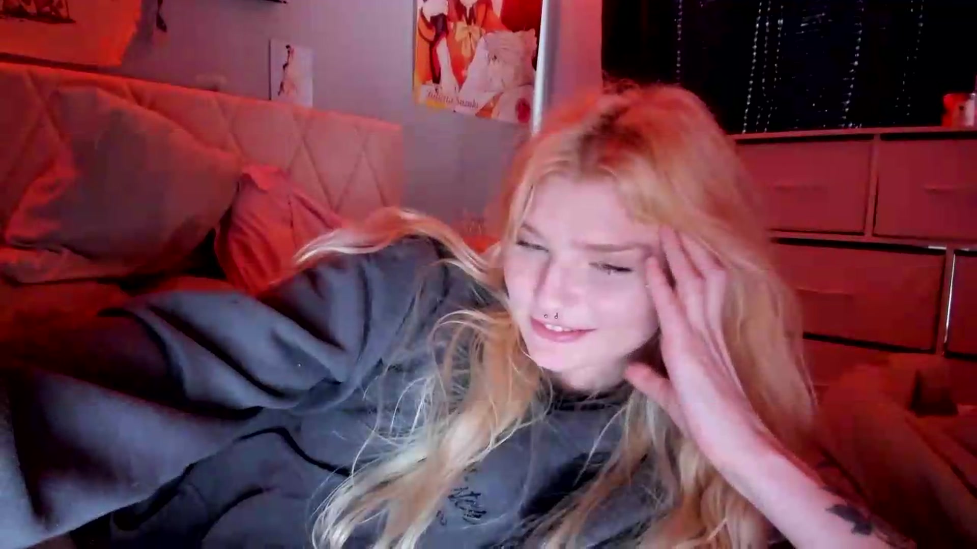 Gallery image thumbnail from DuckChan0's myfreecams stream on, 05/27/2026, 17:59 image 11 of 20