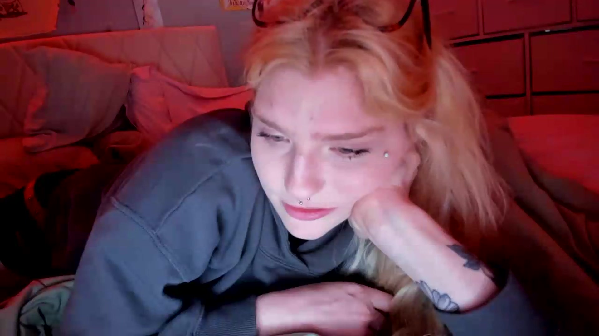Gallery image thumbnail from DuckChan0's myfreecams stream on, 05/27/2026, 17:59 image 8 of 20