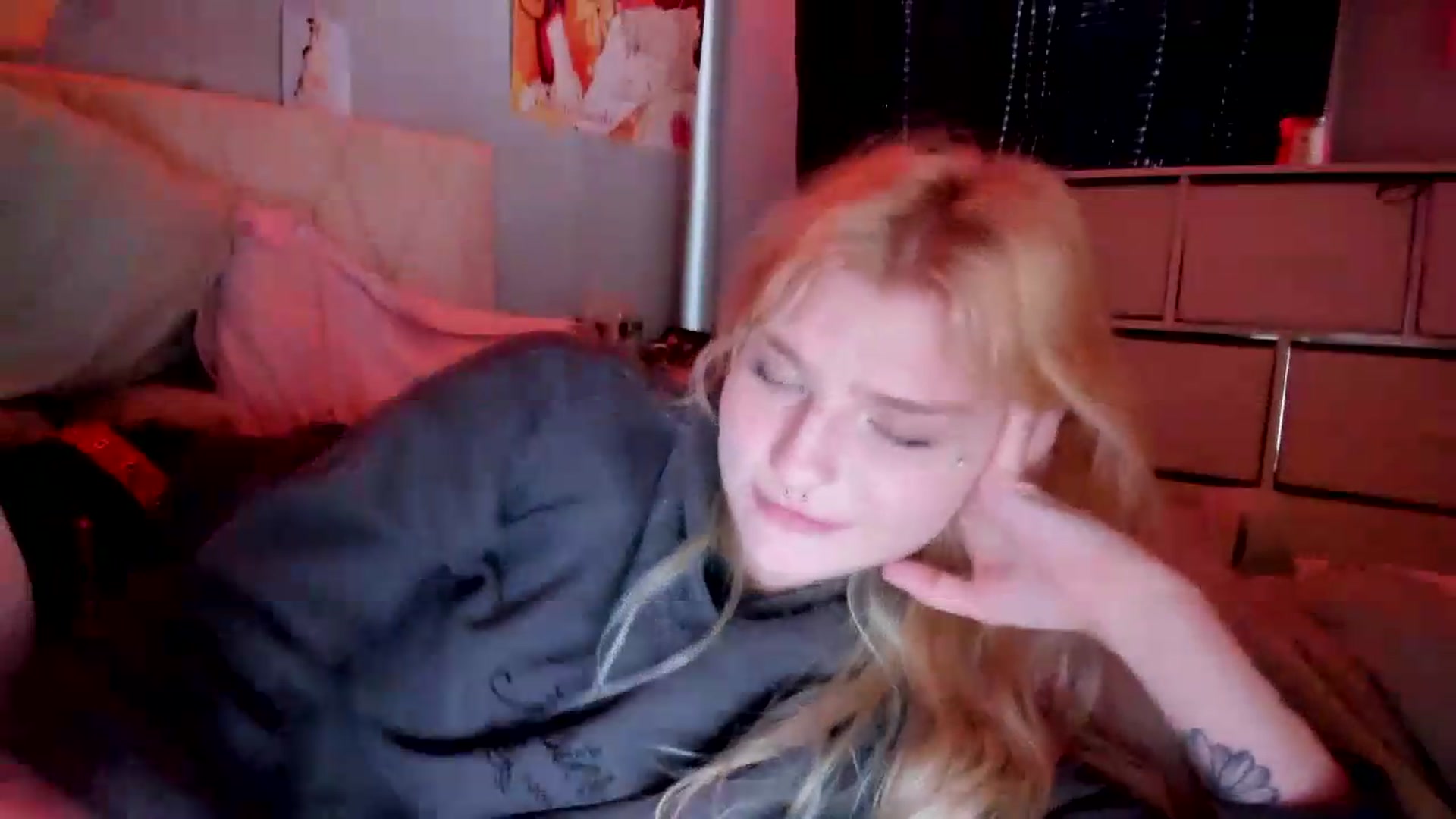 Gallery image thumbnail from DuckChan0's myfreecams stream on, 05/27/2026, 17:59 image 12 of 20