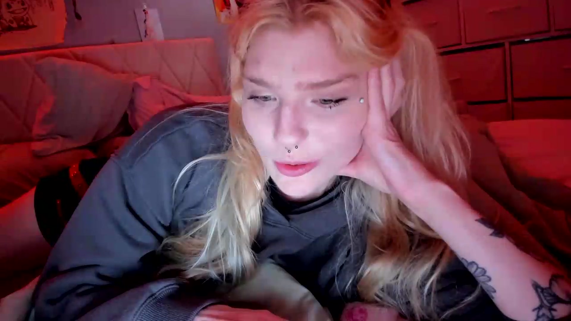 Gallery image thumbnail from DuckChan0's myfreecams stream on, 05/27/2026, 17:59 image 9 of 20