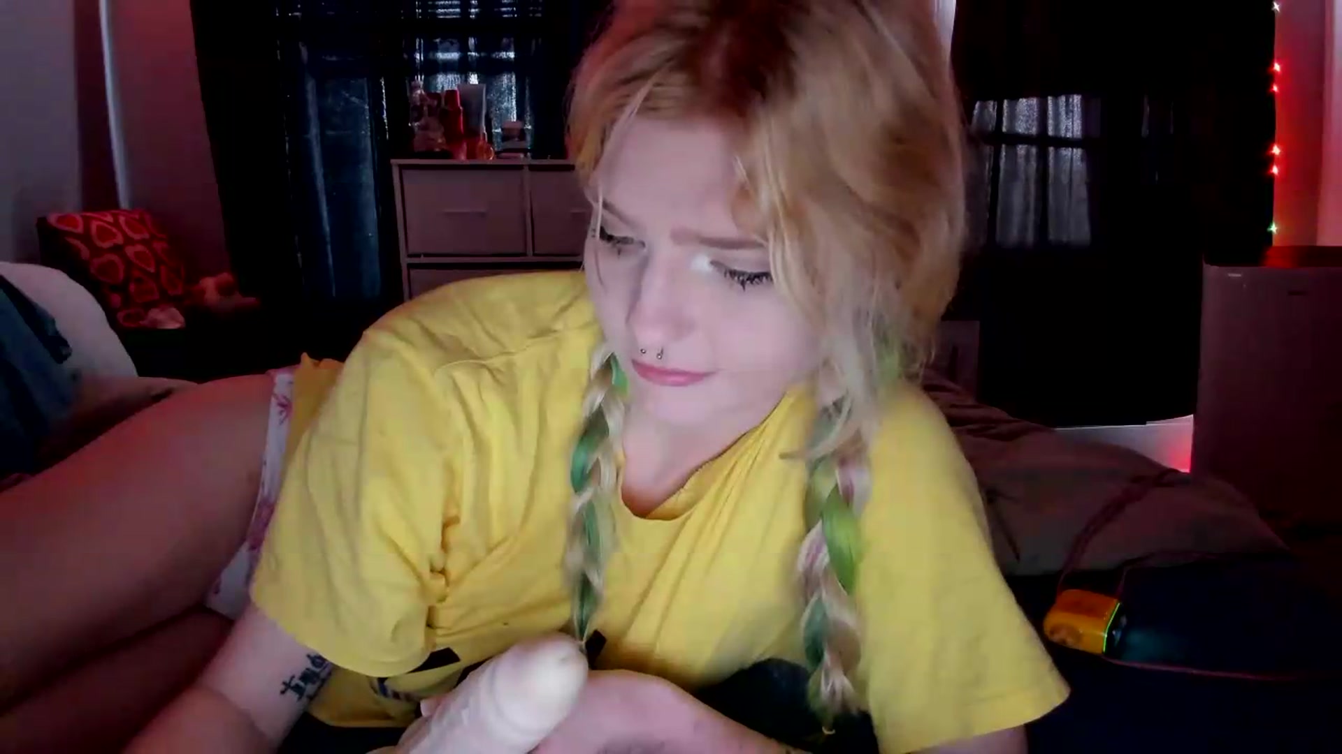 Gallery image thumbnail from DuckChan0's myfreecams stream on, 06/20/2026, 15:28 image 6 of 20