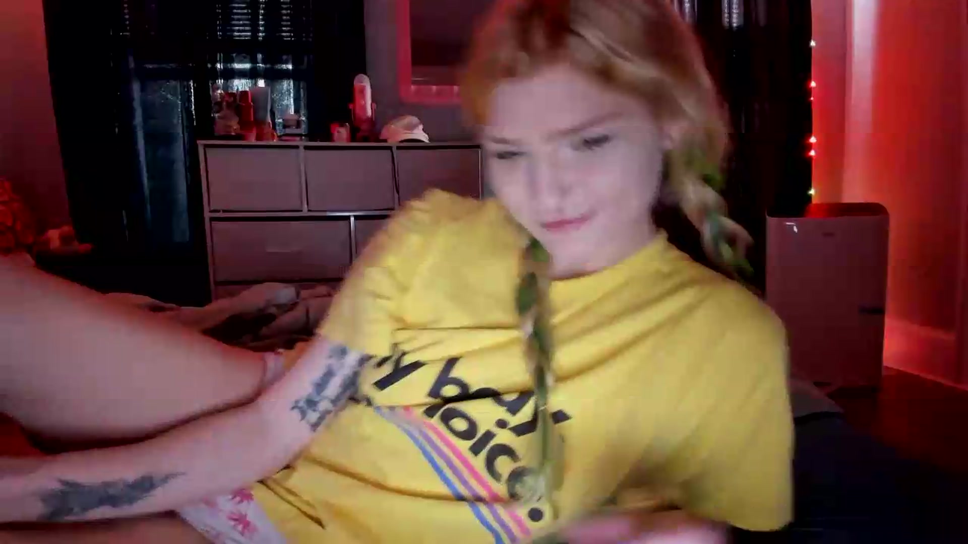Gallery image thumbnail from DuckChan0's myfreecams stream on, 06/20/2026, 15:28 image 14 of 20