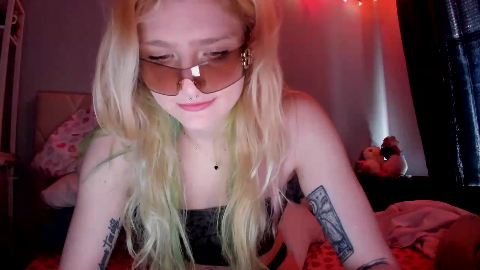 Gallery image thumbnail from DuckChan0's myfreecams stream on, 06/27/2026, 14:39 image 13 of 20