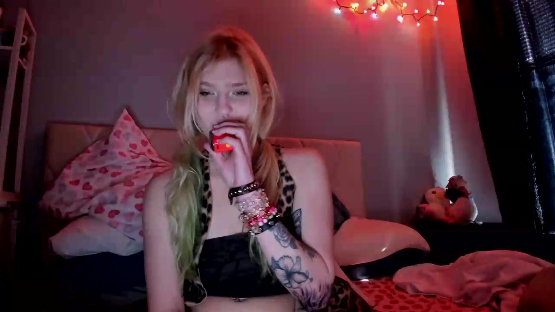 Gallery image thumbnail from DuckChan0's myfreecams stream on, 06/27/2026, 14:39 image 5 of 20