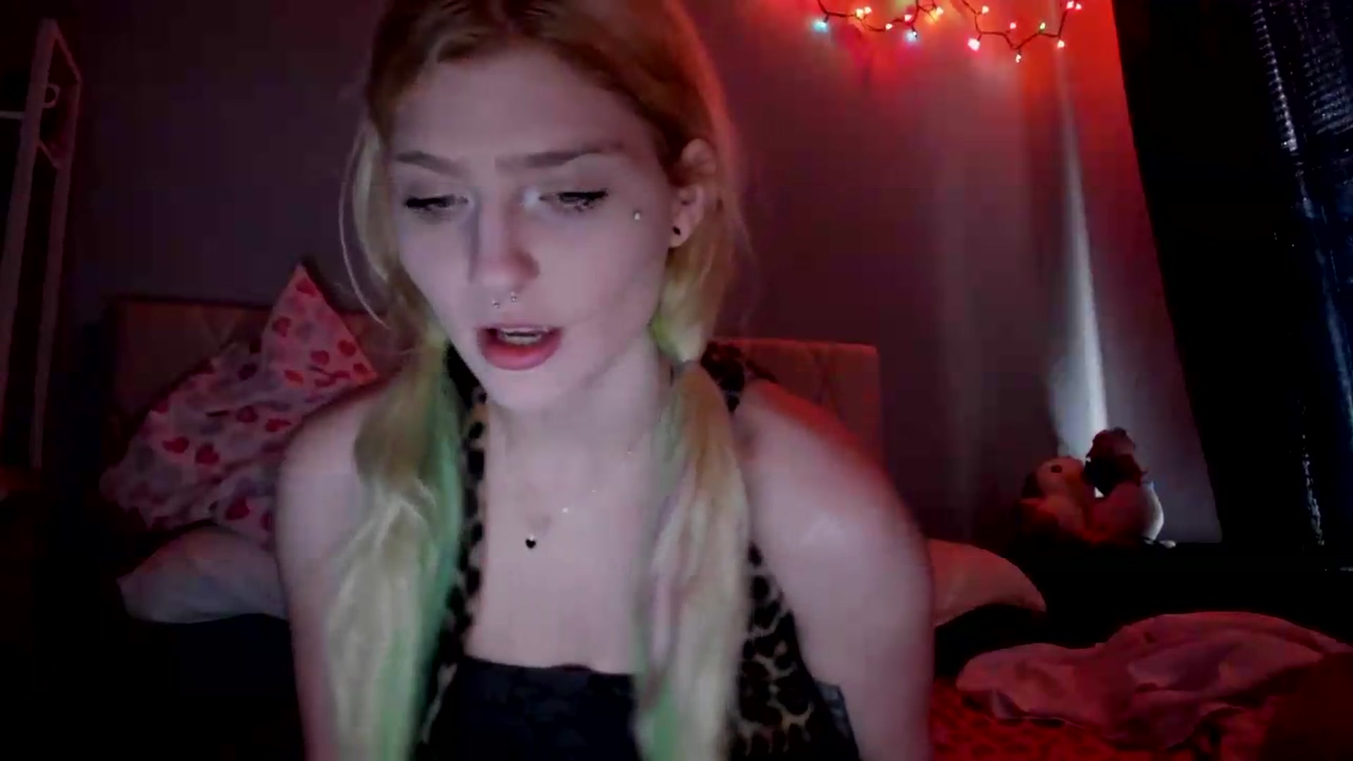 Gallery image thumbnail from DuckChan0's myfreecams stream on, 06/27/2026, 14:39 image 6 of 20
