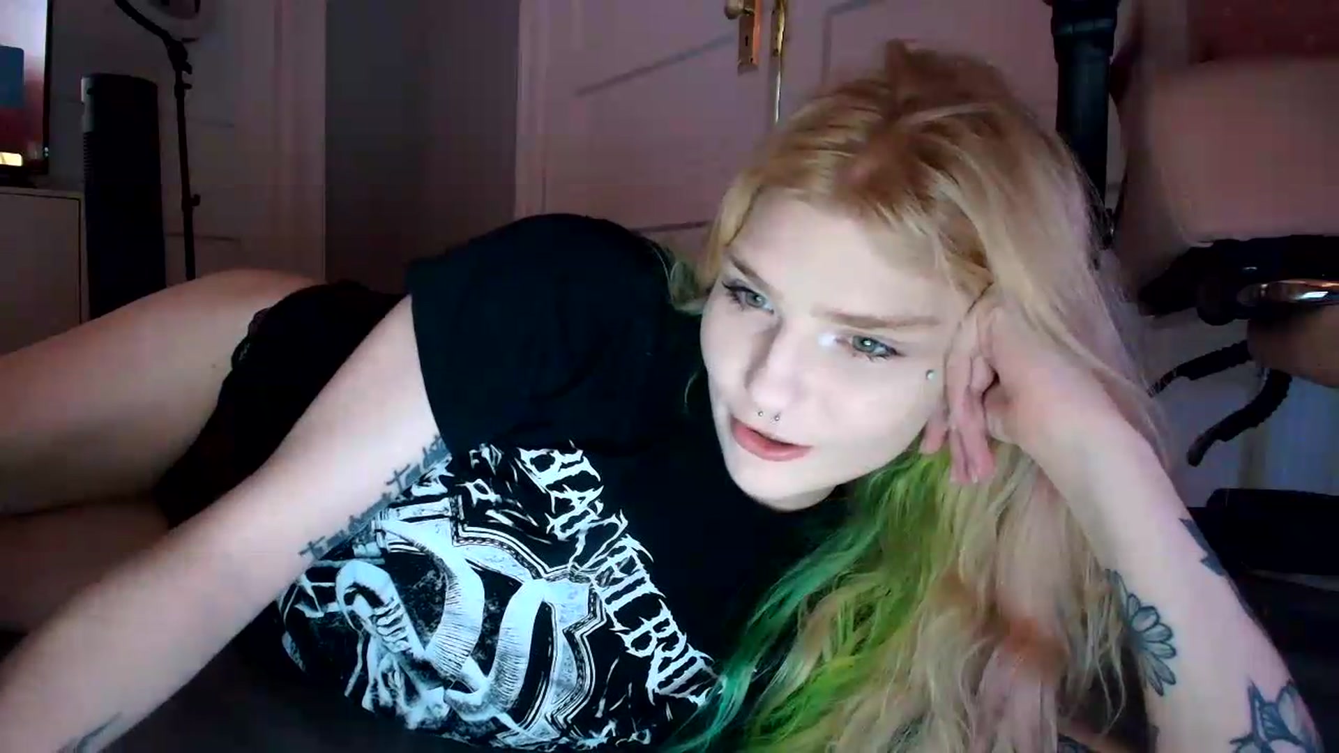 Gallery image thumbnail from DuckChan0's myfreecams stream on, 07/03/2026, 17:44 image 13 of 20