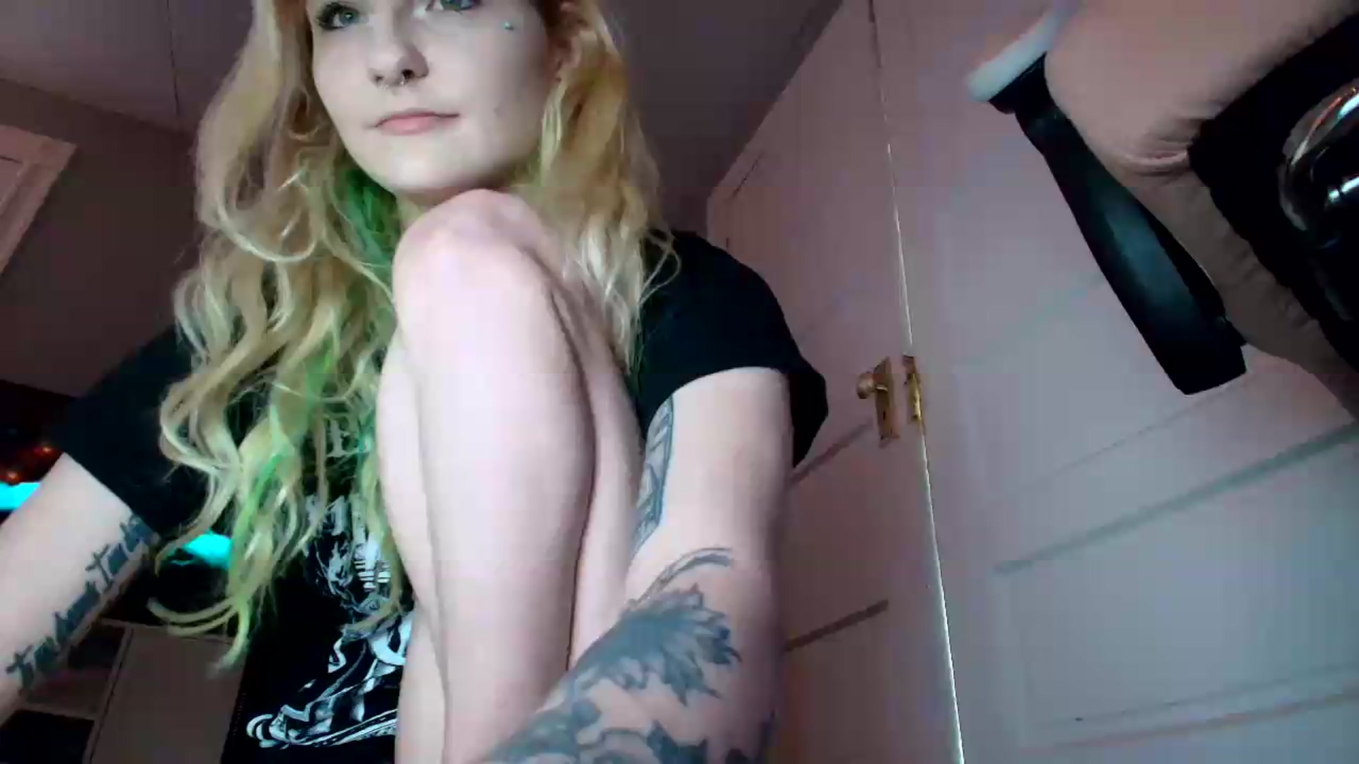 Gallery image thumbnail from DuckChan0's myfreecams stream on, 07/03/2026, 17:44 image 17 of 20