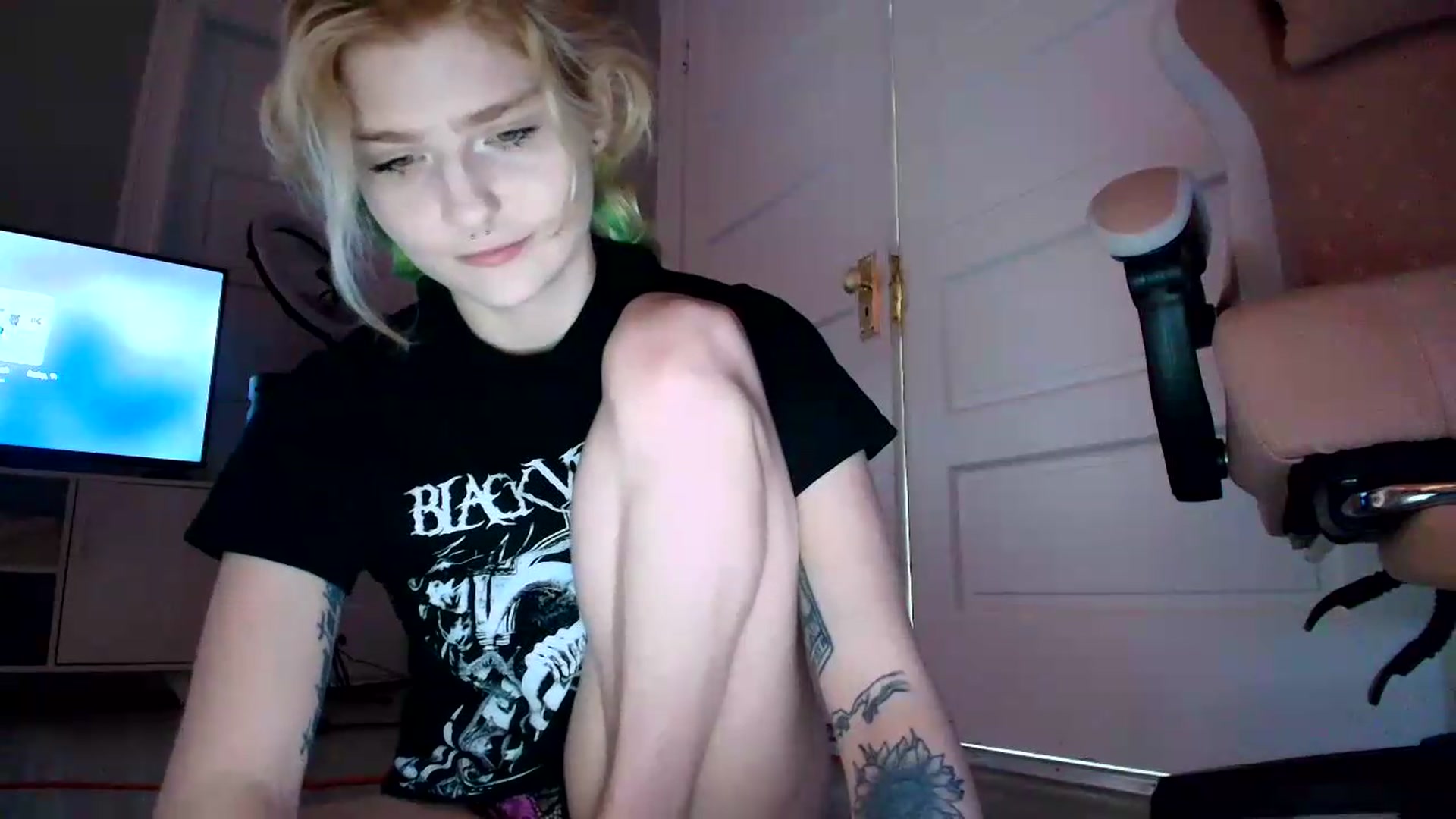 Gallery image thumbnail from DuckChan0's myfreecams stream on, 07/03/2026, 17:44 image 9 of 20