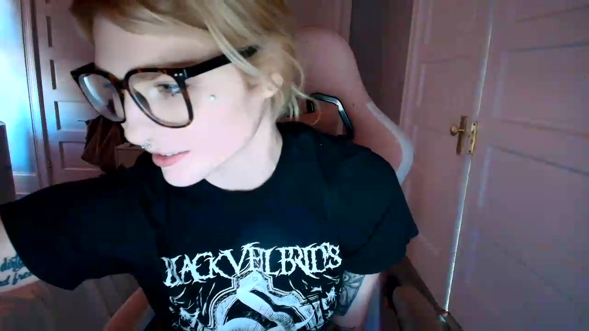 Gallery image thumbnail from DuckChan0's myfreecams stream on, 07/03/2026, 18:58 image 10 of 20