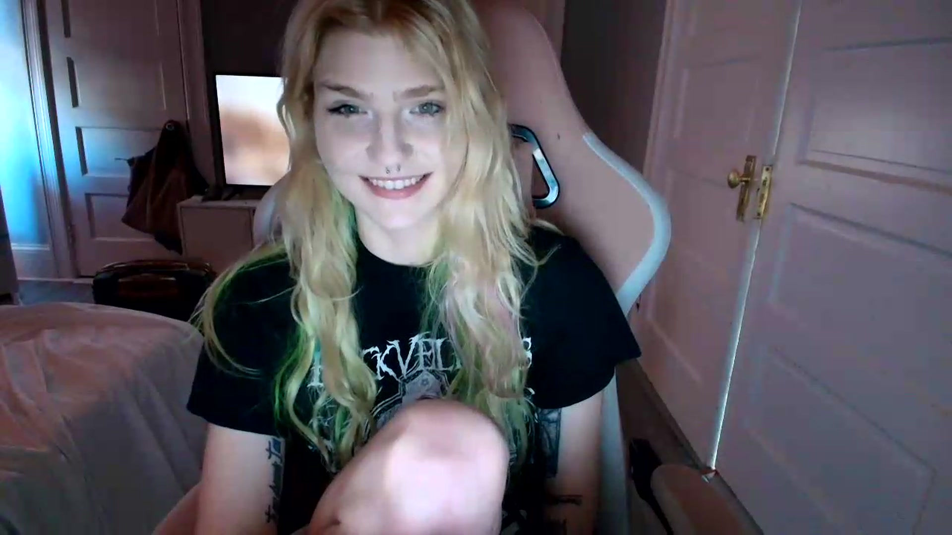 Gallery image thumbnail from DuckChan0's myfreecams stream on, 07/03/2026, 18:58 image 9 of 20