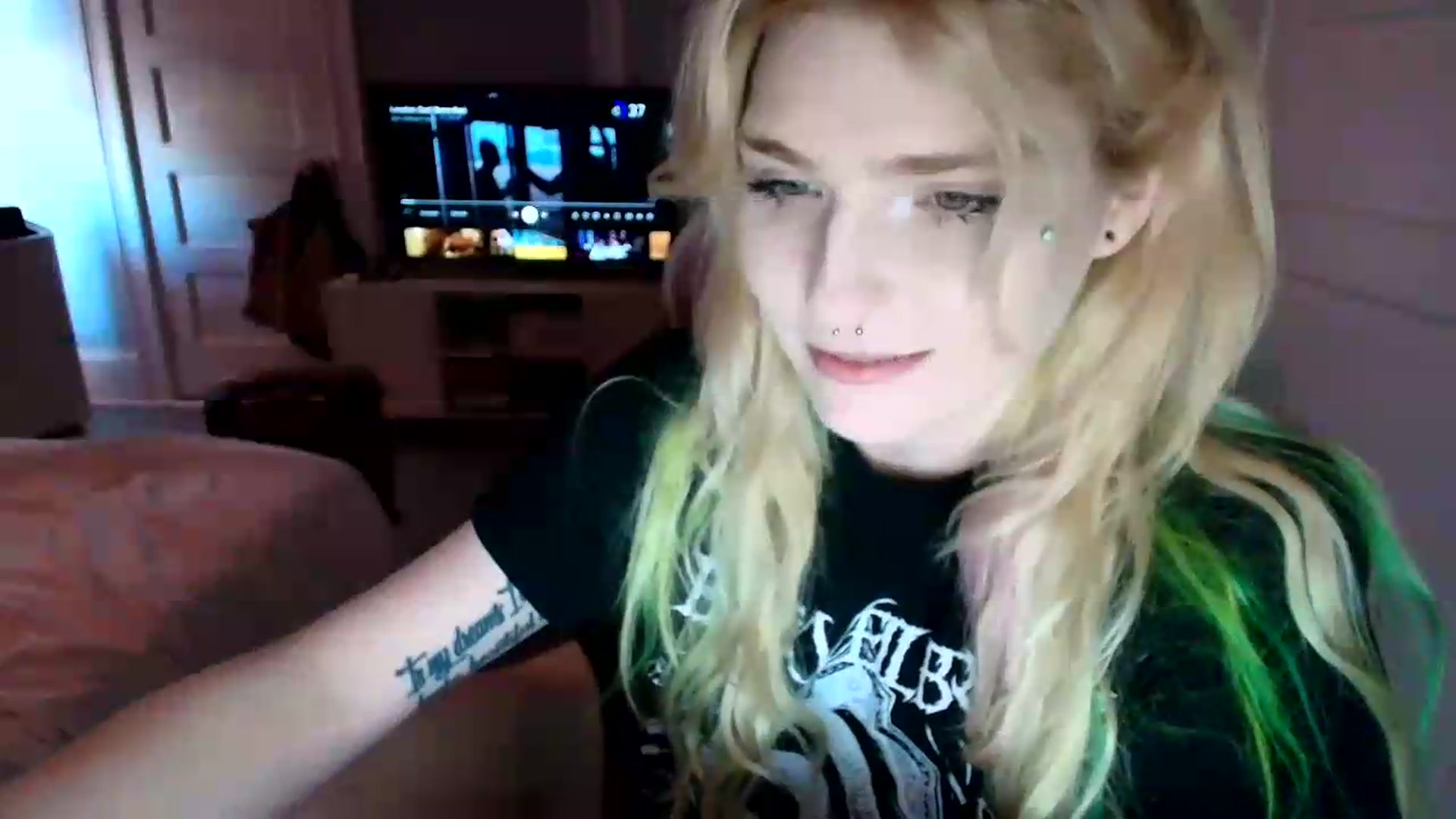 Gallery image thumbnail from DuckChan0's myfreecams stream on, 07/03/2026, 18:58 image 17 of 20