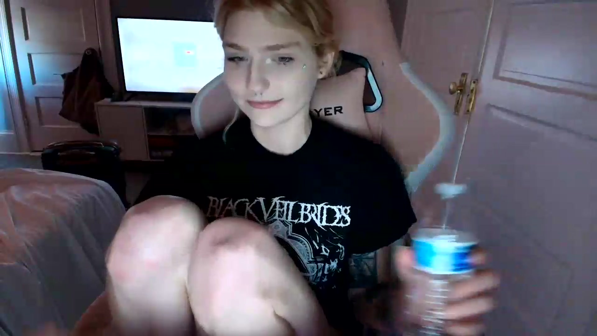 Gallery image thumbnail from DuckChan0's myfreecams stream on, 07/03/2026, 18:58 image 6 of 20