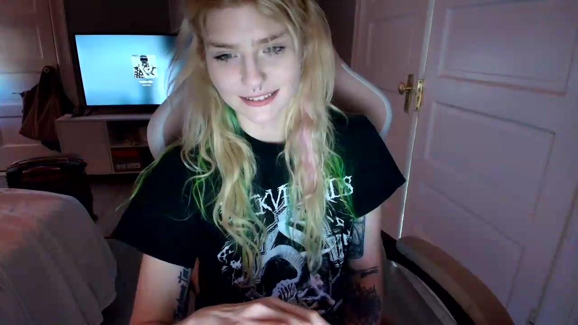 Gallery image thumbnail from DuckChan0's myfreecams stream on, 07/03/2026, 19:37 image 11 of 20