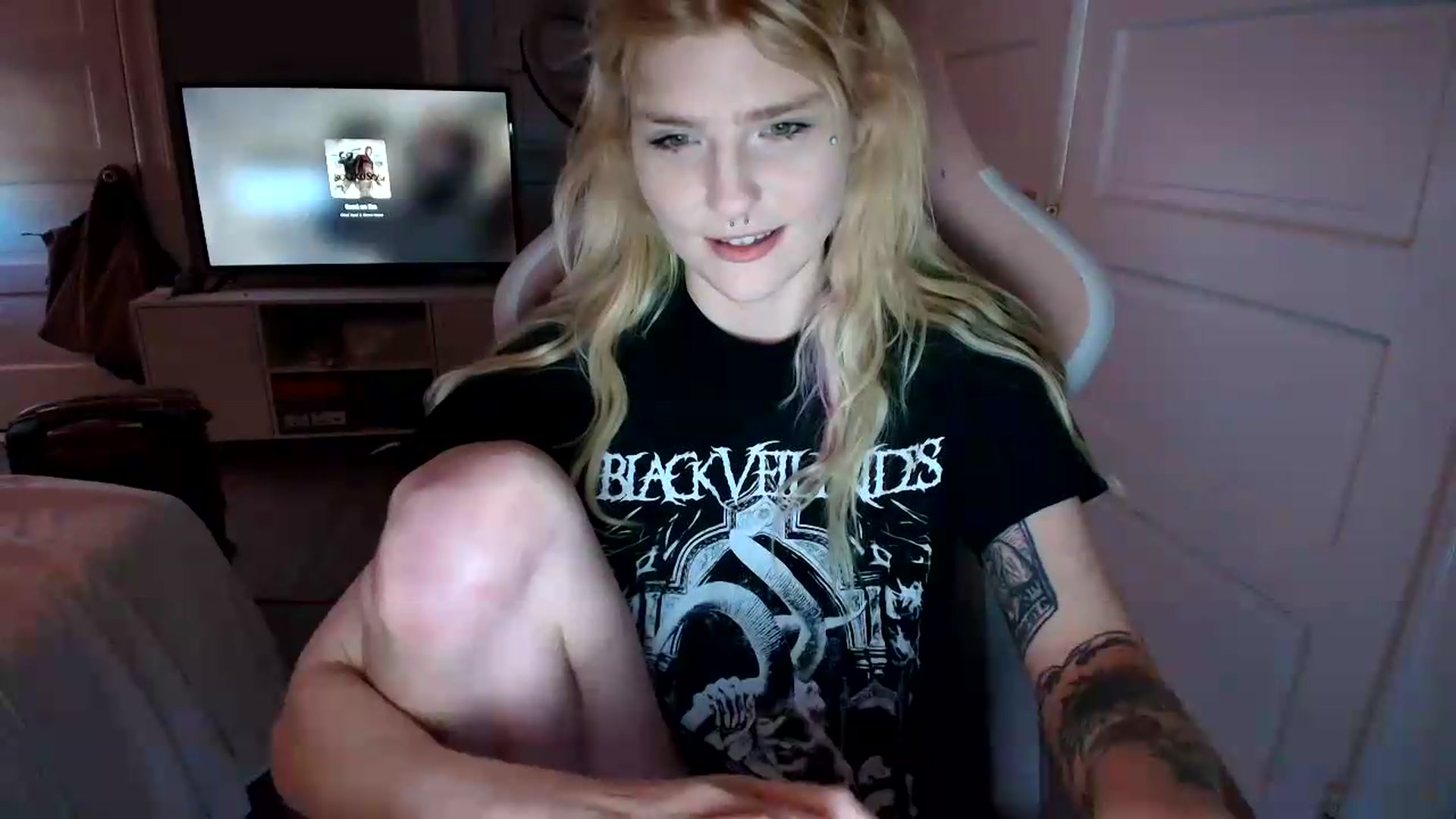 Gallery image thumbnail from DuckChan0's myfreecams stream on, 07/03/2026, 19:37 image 16 of 20